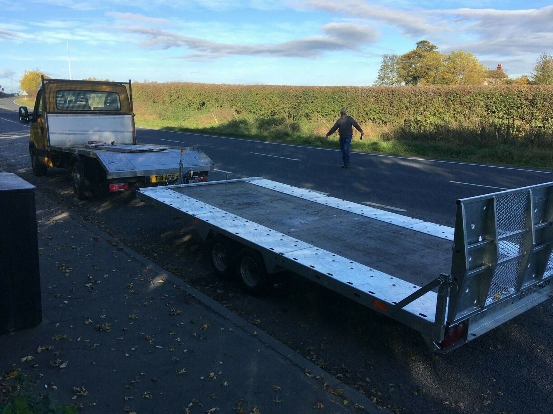 BATESON PT44 HYDRAULIC TWIN AXLE TILT BED TRAILER WITH DROP DOWN RAMP, AS NEW CONDITION *PLUS VAT* - Image 5 of 5