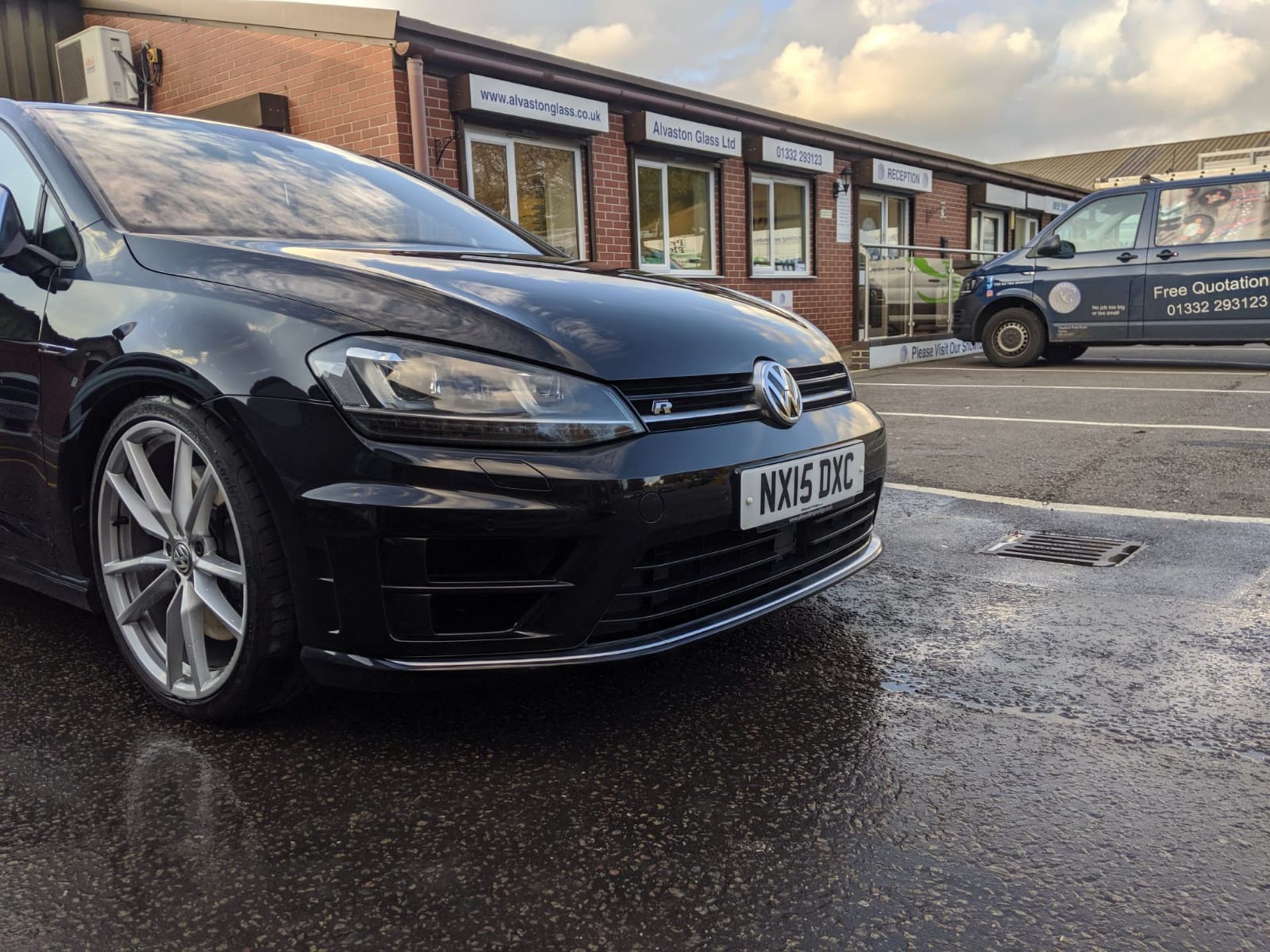 2015/15 REG VOLKSWAGEN GOLF R DSG 2.0 PETROL BLACK 3 DOOR HATCHBACK - FULL-SERVICE HISTORY *NO VAT* - Image 6 of 13