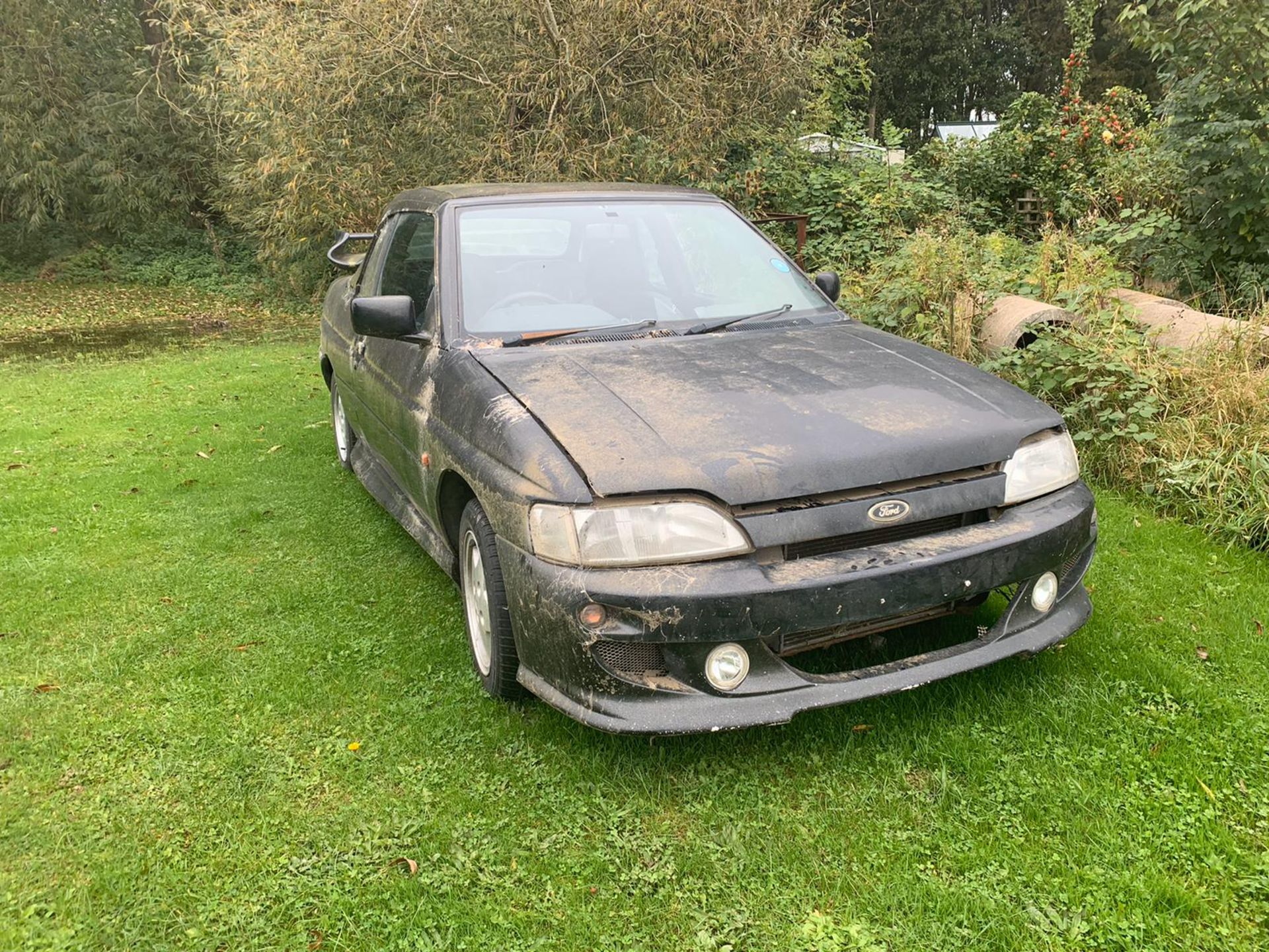 1992/J REG FORD ESCORT XR3I 1.8 PETROL BLACK CONVERTIBLE *NO VAT* - Image 2 of 7