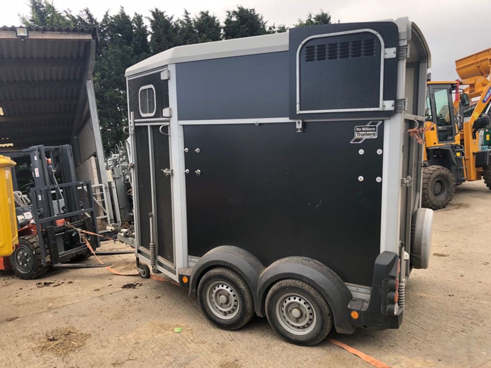 2015 IFOR WILLIAMS TWIN AXLE HORSE BOX TRAILER HB506 BLACK *PLUS VAT* - Image 3 of 10