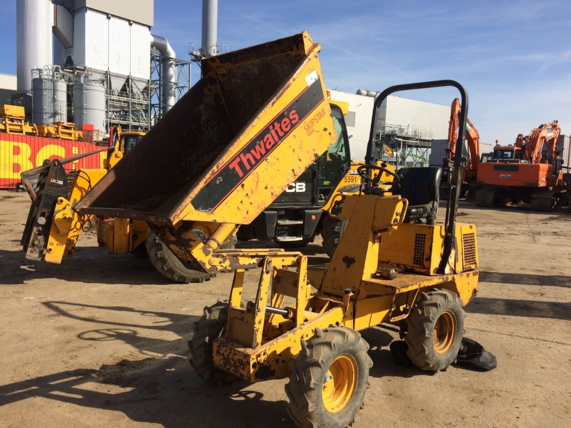 THWAITES SKIP STAR 1 TON HI TIP DUMPER, YEAR 2002, RUNS, WORKS AND TIPS, ONLY 546 HOURS *PLUS VAT* - Image 2 of 5