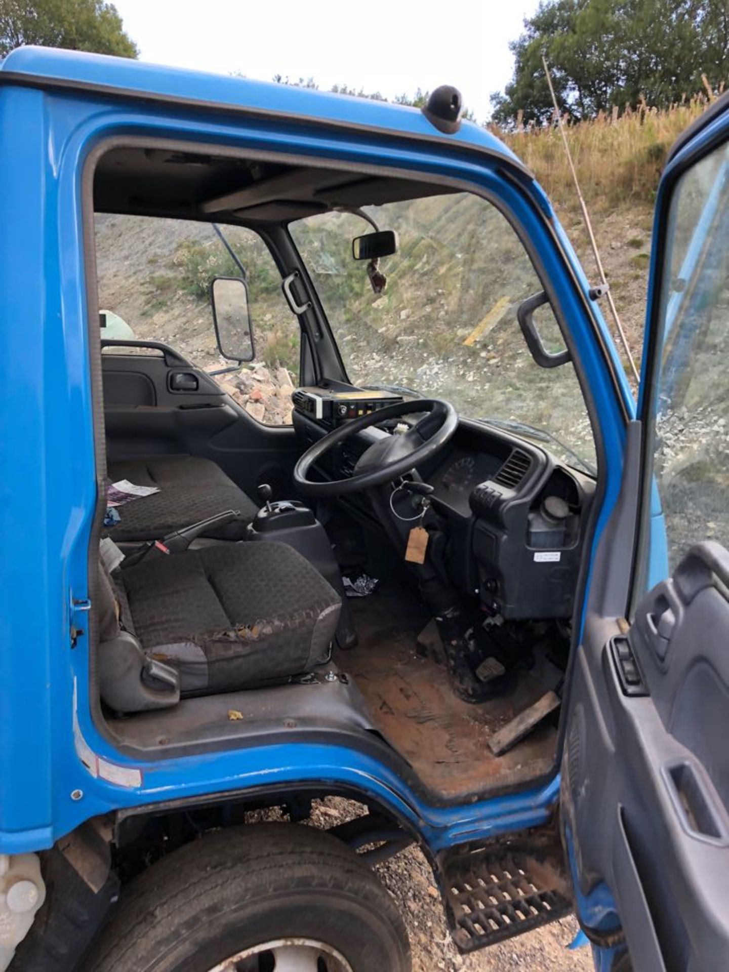 2006/06 REG ISUZU TRUCKS NQR 70 BLUE/WHITE DIESEL DUSTBIN LORRY *PLUS VAT* - Image 6 of 8