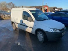 2006/56 REG VAUXHALL COMBO 2000 CDTI 16V 1.25 WHITE DIESEL CAR DERIVED VAN, SHOWING 2 FORMER KEEPERS