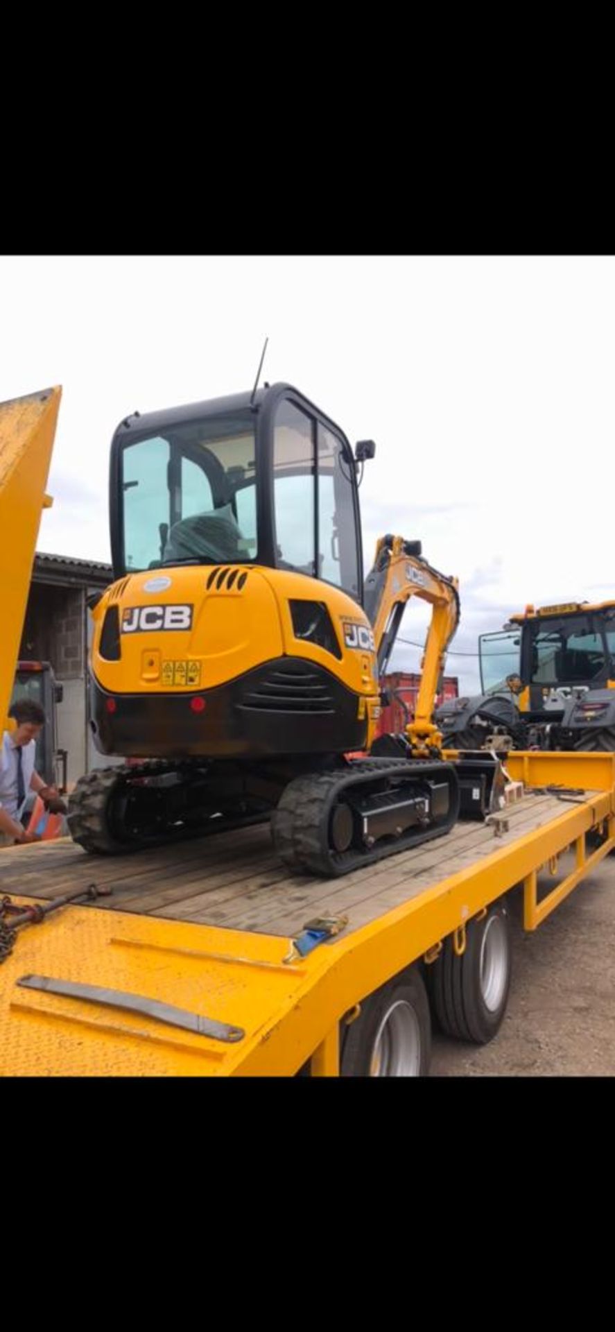 BRAND NEW & UNUSED JCB 8026 CTS TRACKED CRAWLER MINI EXCAVATOR / DIGGER - C/W 3 X BUCKETS *PLUS VAT* - Image 11 of 12