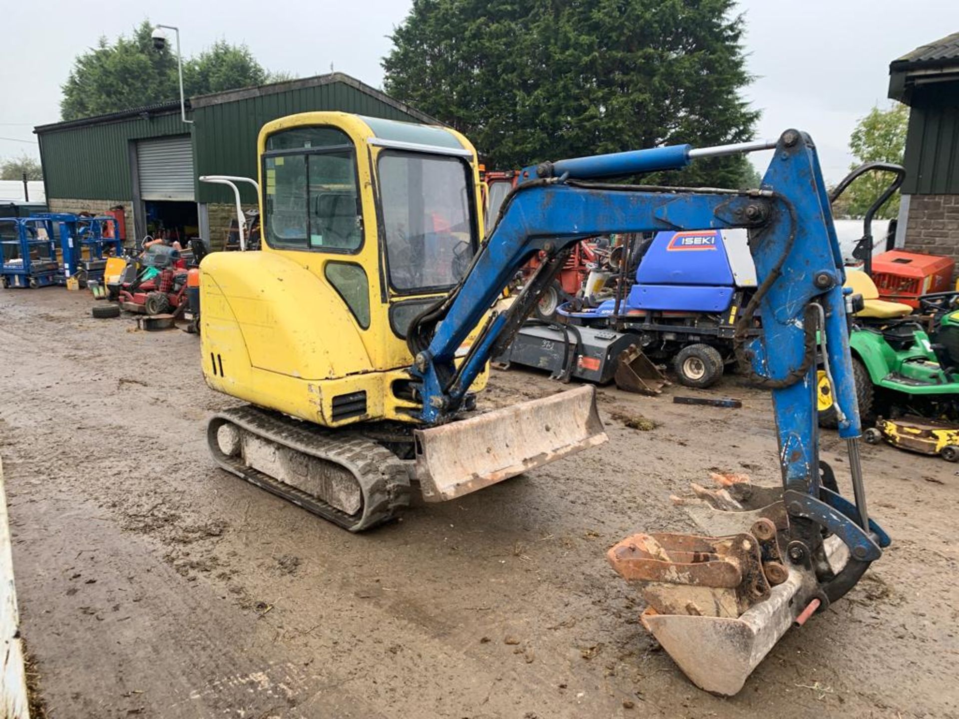 BOBCAT 328 YELLOW / BLUE TRACKED CRAWLER EXCAVATOR, C/W 3 X BUCKETS, RUNS, WORKS AND DIGS *PLUS VAT*