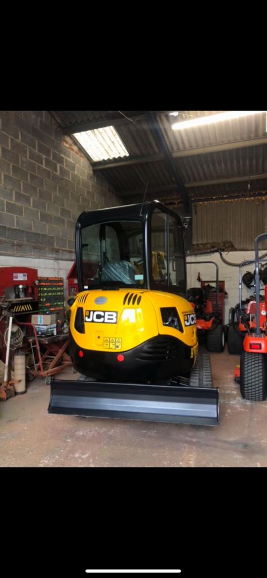 BRAND NEW & UNUSED JCB 8026 CTS TRACKED CRAWLER MINI EXCAVATOR / DIGGER - C/W 3 X BUCKETS *PLUS VAT* - Image 12 of 12