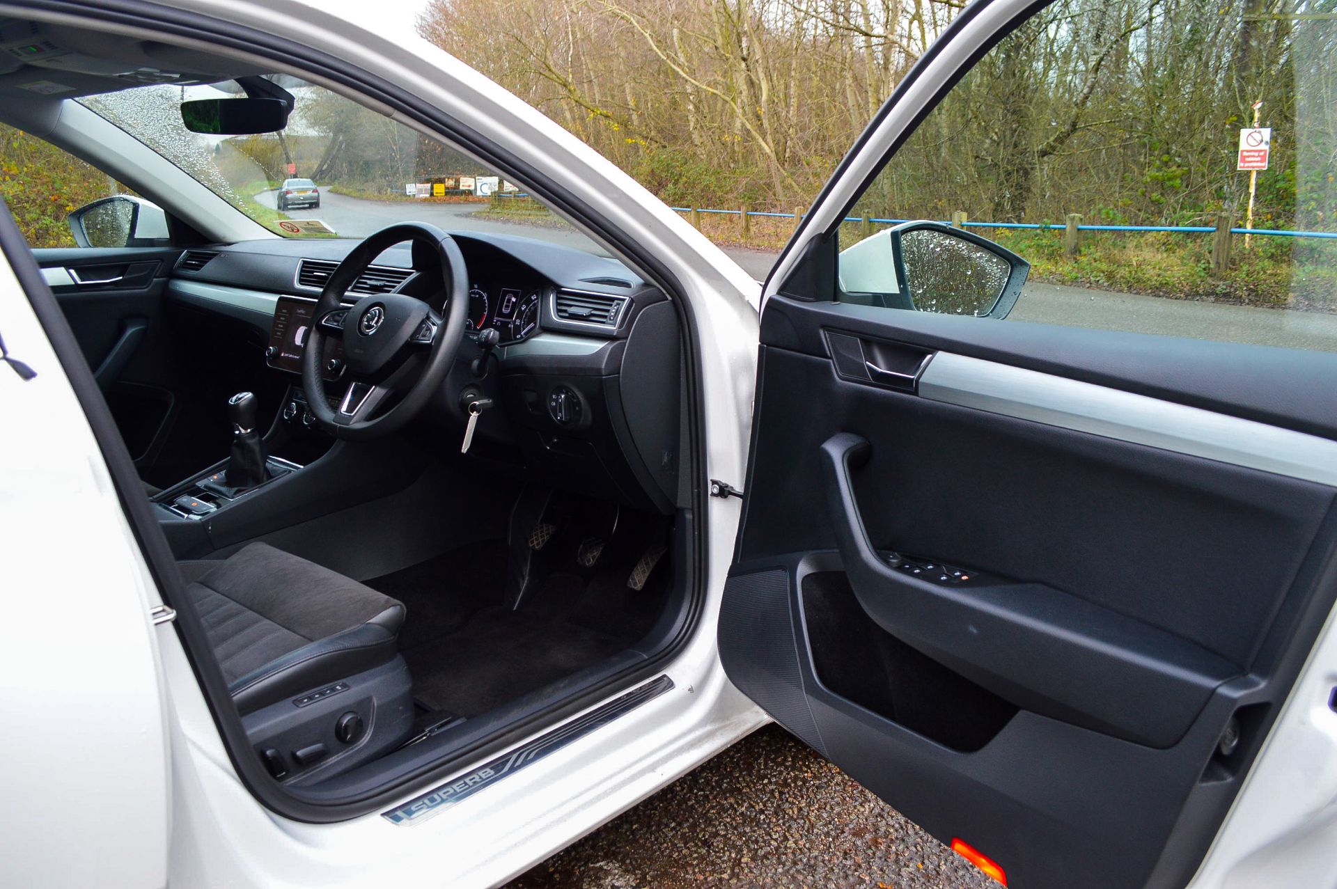 2017/67 REG SKODA SUPERB SE TECHNOLOGY TDI 1.6 DIESEL 5 DOOR HATCHBACK, SHOWING 0 FORMER KEEPERS - Image 20 of 36