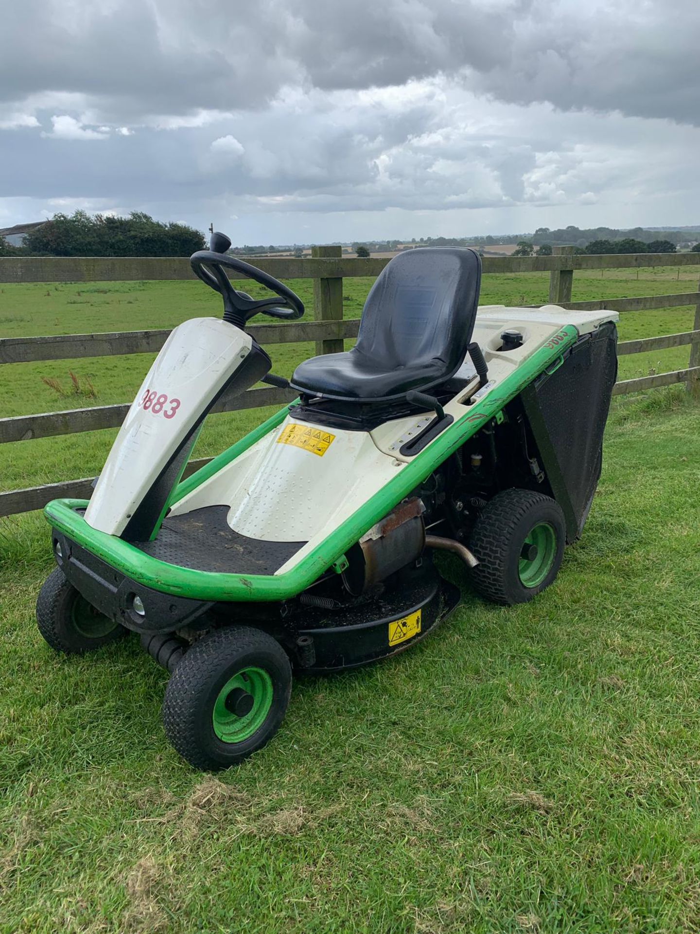 2014 ETESIA HYDRO 80 MKHP 3 RIDE ON LAWN MOWER *PLUS VAT* - Image 4 of 14