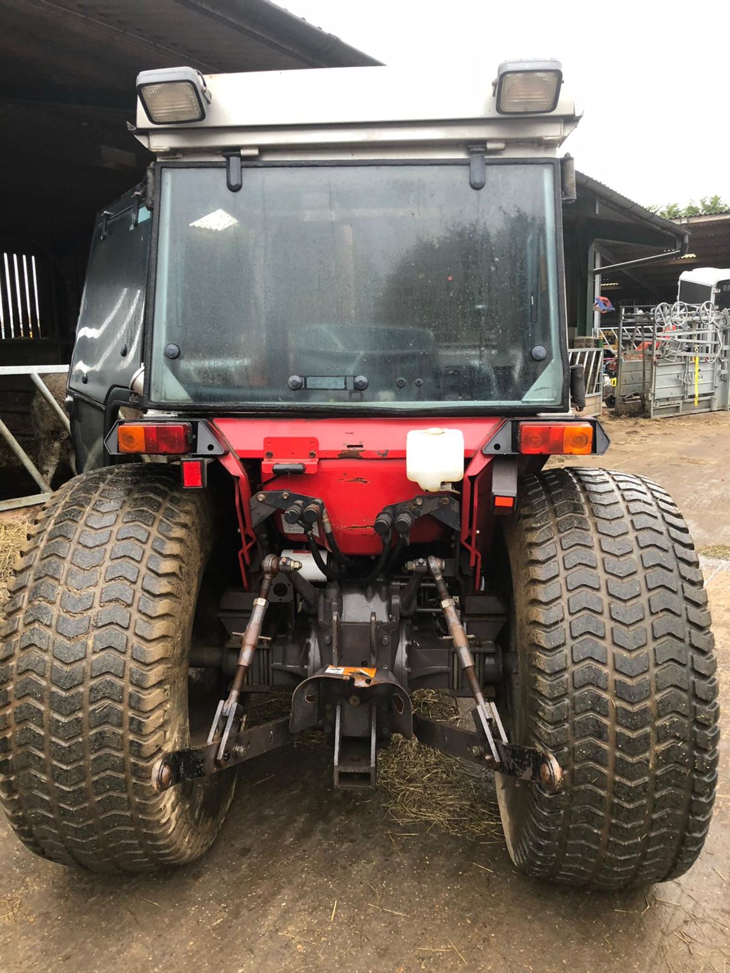 MASSEY FERGUSON 1250 COMPACT TRACTOR WITH FULL CAB AND FRONT LOADING SHOVEL *PLUS VAT* - Image 4 of 25
