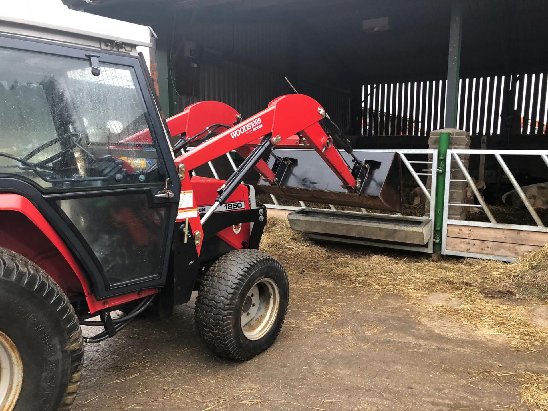 MASSEY FERGUSON 1250 COMPACT TRACTOR WITH FULL CAB AND FRONT LOADING SHOVEL *PLUS VAT* - Image 7 of 25
