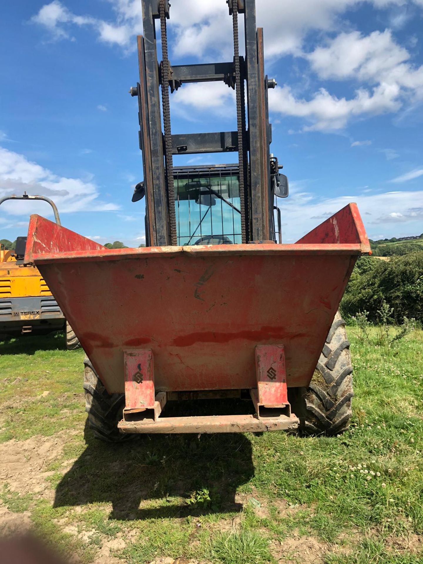 FORKLIFT SKIP, CHOICE OF 10 *PLUS VAT* - Image 4 of 4