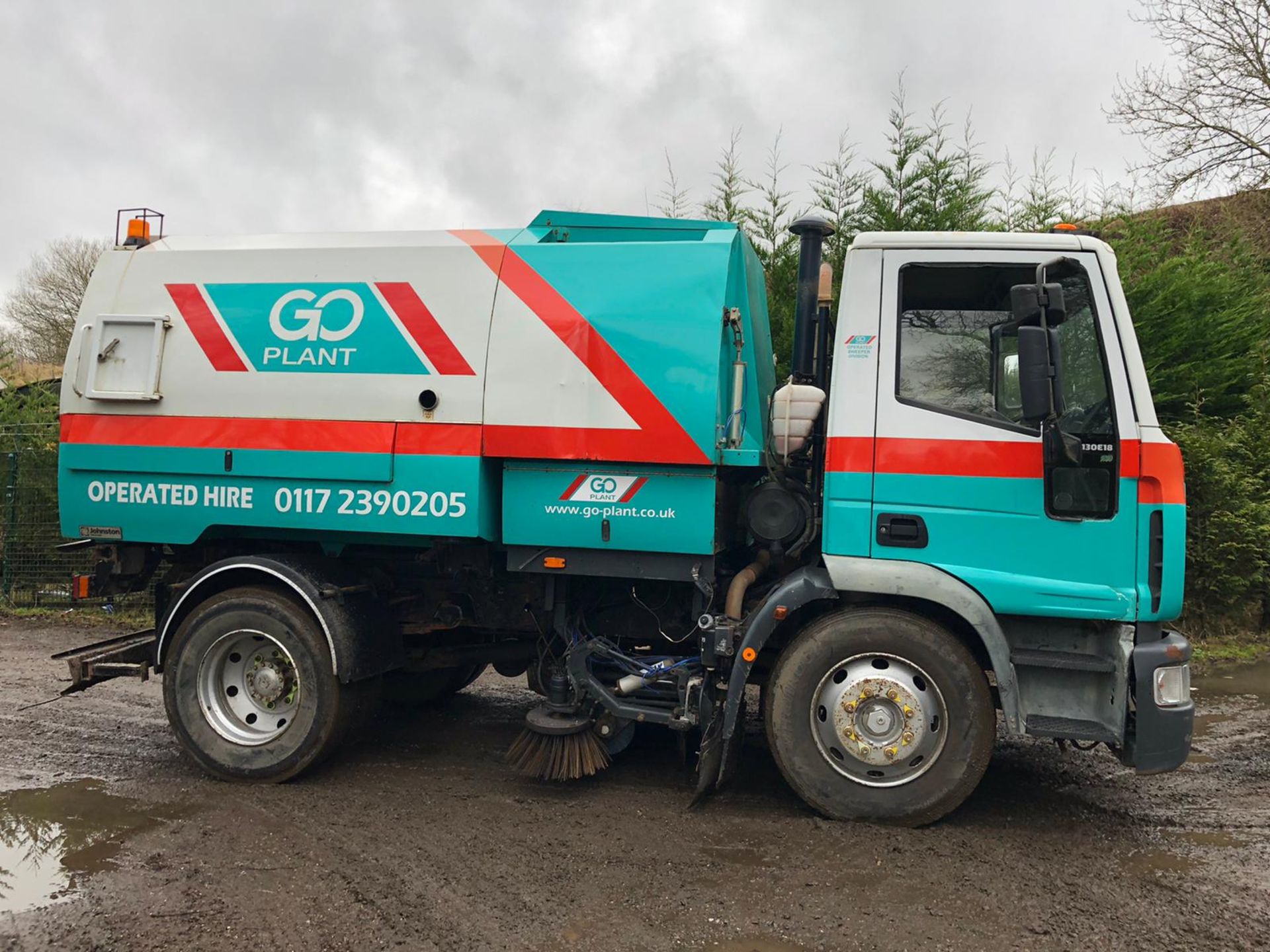 2004/54 REG IVECO EUROCARGO 130E 18 ROAD SWEEPER LORRY C/W JOHNSTON V650 SWEEPER DUEL BRUSH