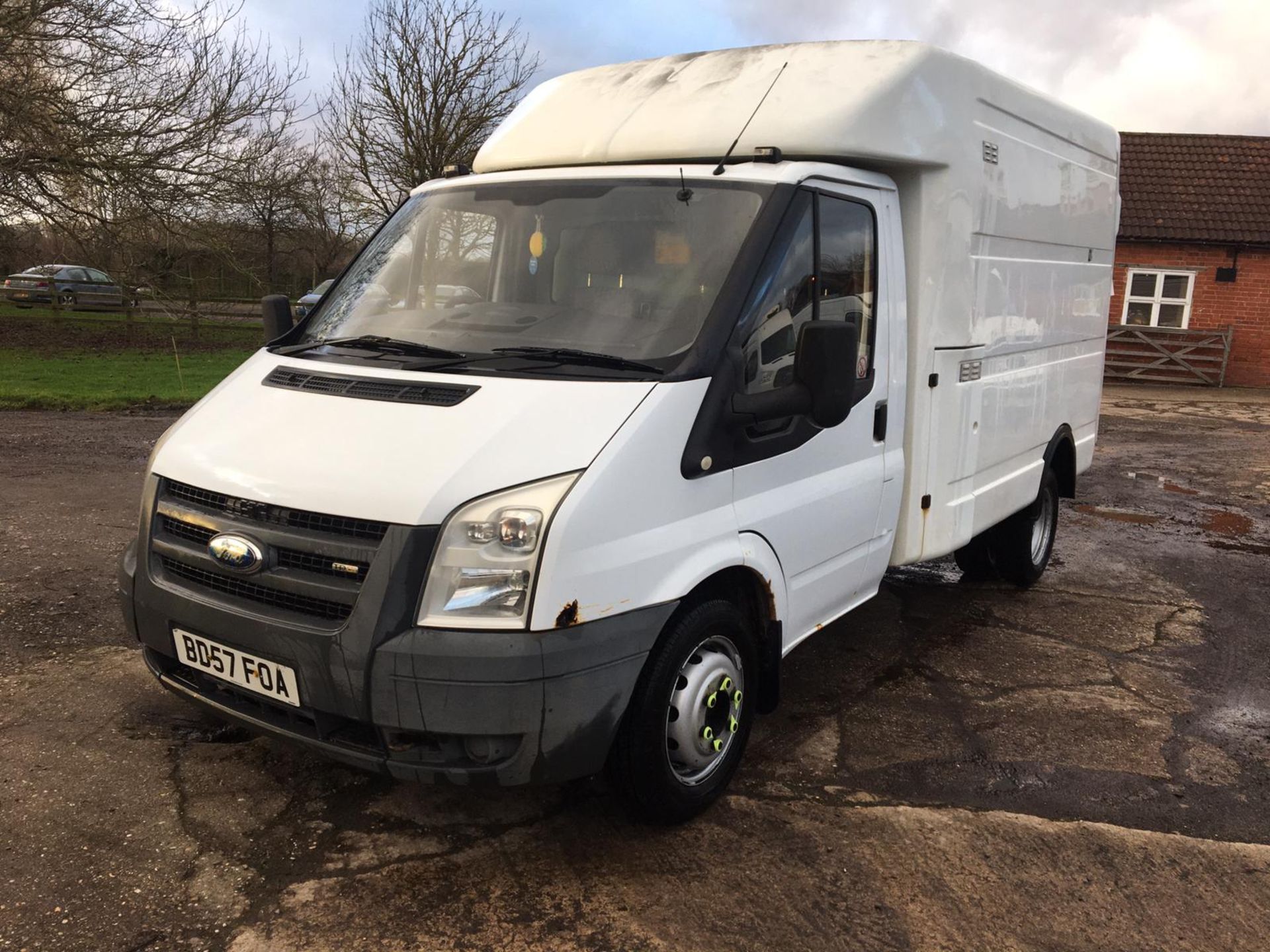 2008/57 REG FORD TRANSIT 100 T350M RWD 2.4 DIESEL BOX VAN C/W COMPRESSOR & ELECTRICS *PLUS VAT* - Image 2 of 18