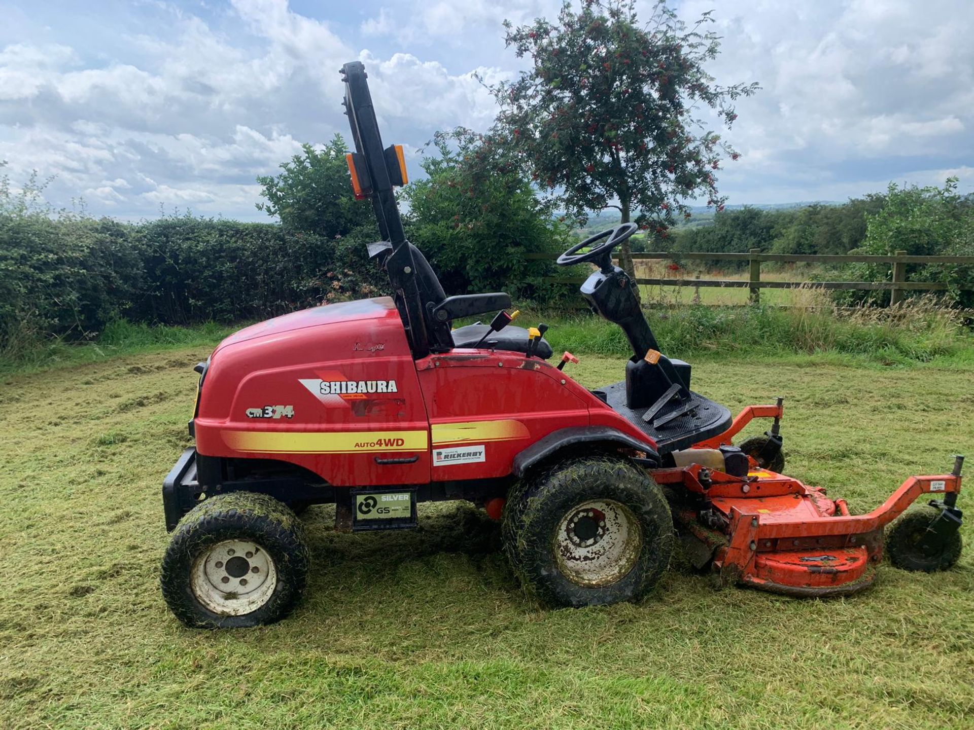 2013 SHIBAURA CM374 AUTO 4WD OUT FRONT ROTARY MOWER, RUNS, WORKS AND CUTS *PLUS VAT* - Image 6 of 12