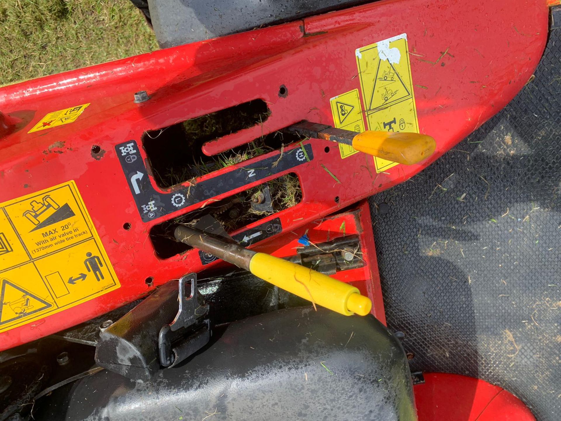 2013 SHIBAURA CM374 AUTO 4WD OUT FRONT ROTARY MOWER, RUNS, WORKS AND CUTS *PLUS VAT* - Image 10 of 12