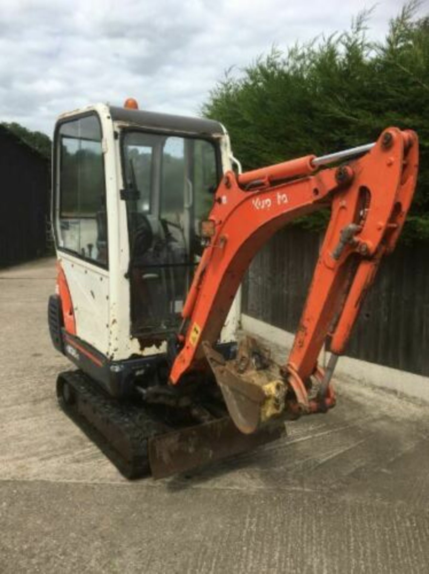 KUBOTA KX36-3 EXCAVATOR, YEAR 2010, FULL GLASS CAB, YEAR 2010 *PLUS VAT* - Image 2 of 4