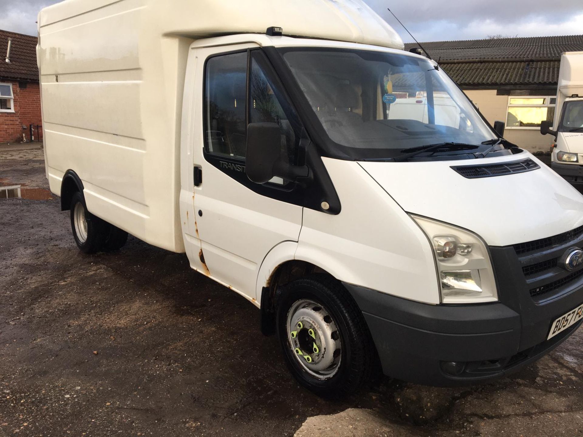 2008/57 REG FORD TRANSIT 100 T350M RWD 2.4 DIESEL BOX VAN C/W COMPRESSOR & ELECTRICS *PLUS VAT*