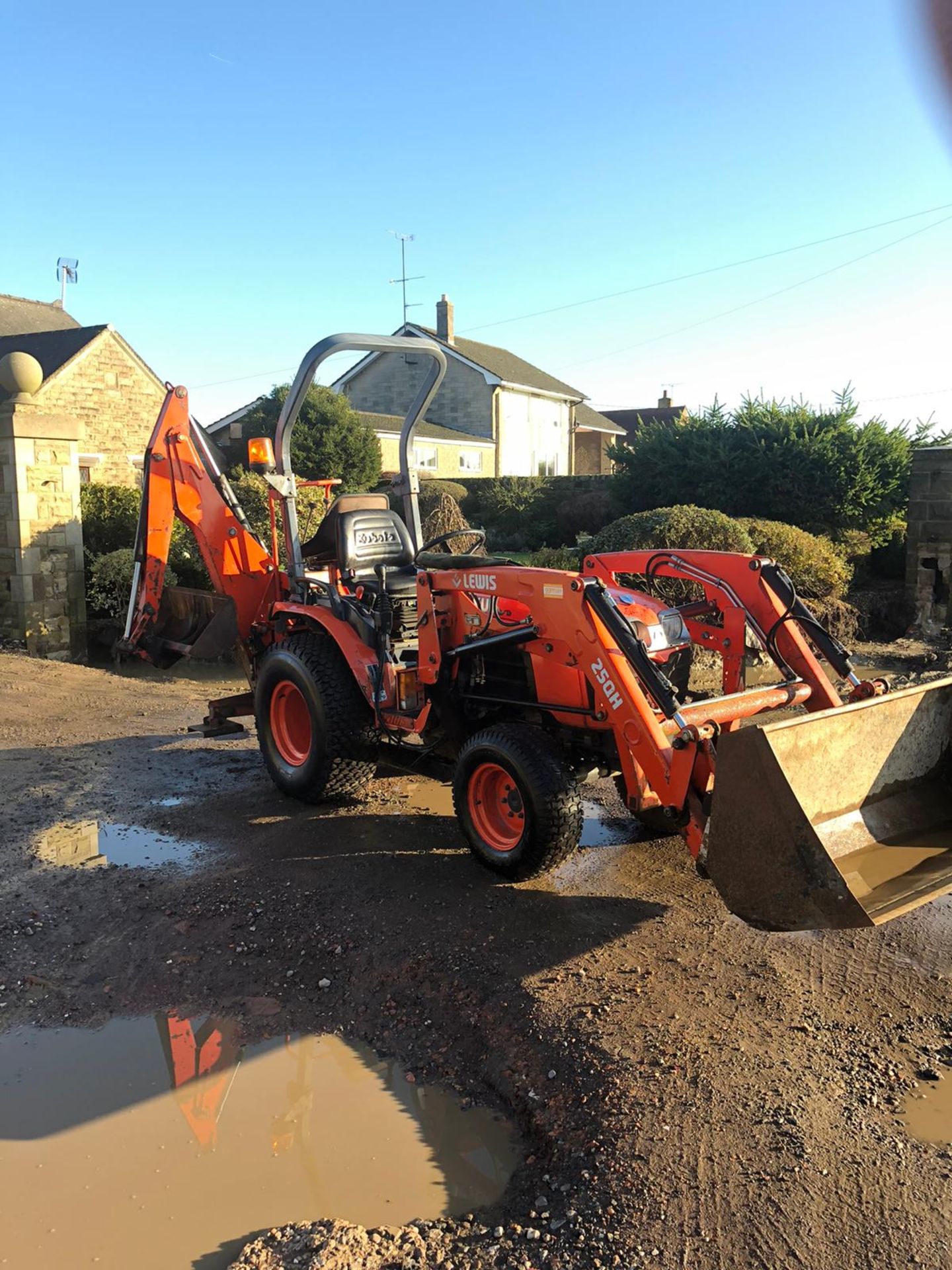 2008 KUBOTA B2530 DIESEL COMPACT TRACTOR C/W LEWIS 25QH FRONT LOADER & BACKHOE / ACTOR *PLUS VAT* - Image 3 of 5