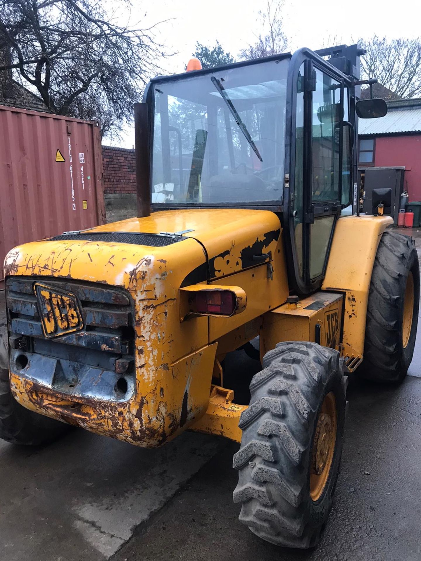 JCB 926 FORKLIFT (NEW SHAPE) C/W PERKINS DIESEL ENGINE, YEAR 2000, TRIPLE MAST, 4X4 *PLUS VAT* - Image 3 of 6