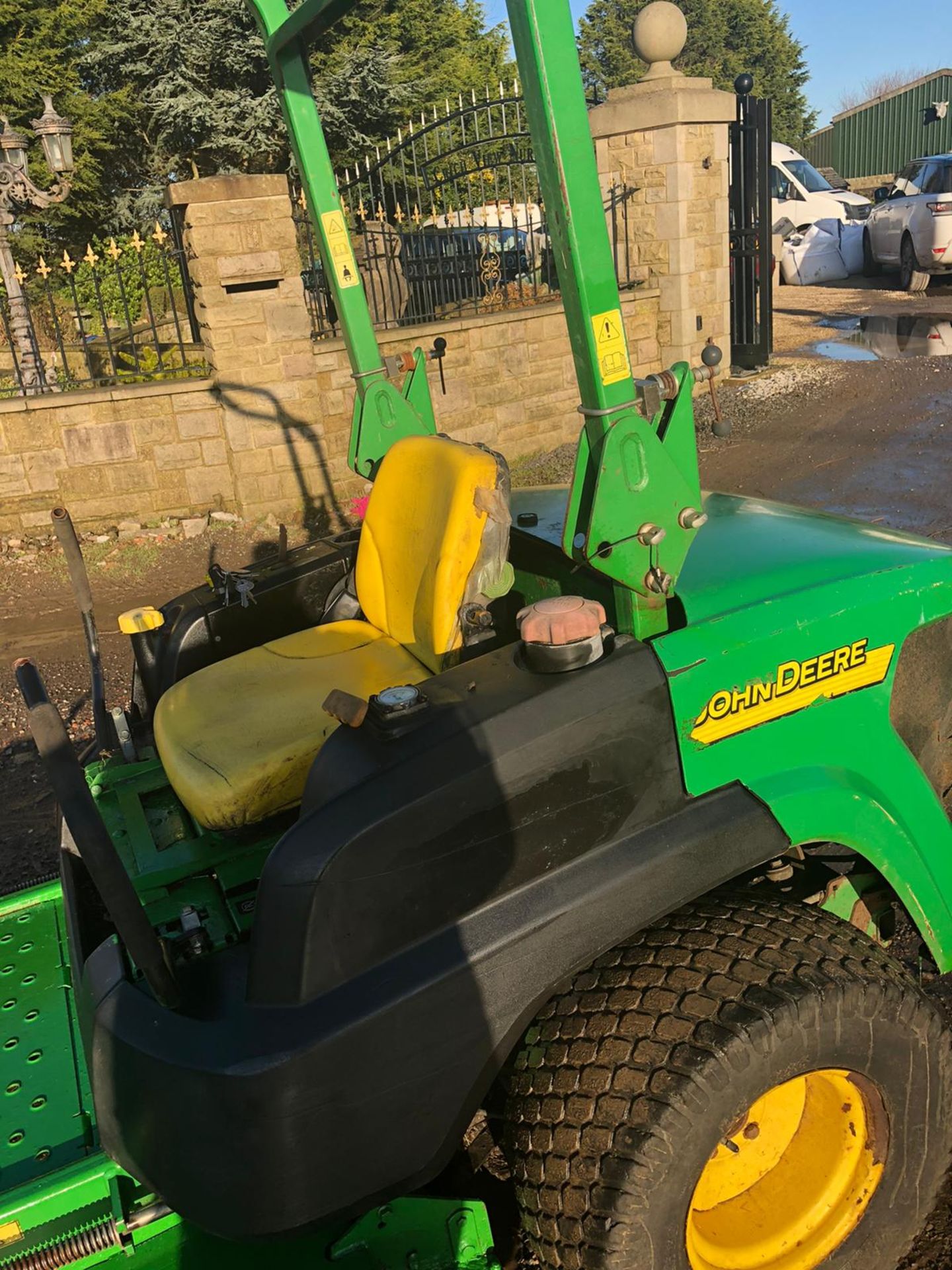 JOHN DEERE ZTRAK 997 ZERO TURN RIDE ON DIESEL LAWN MOWER, LOW HOURS, 5FT CUTTING DECK *NO VAT* - Image 5 of 6