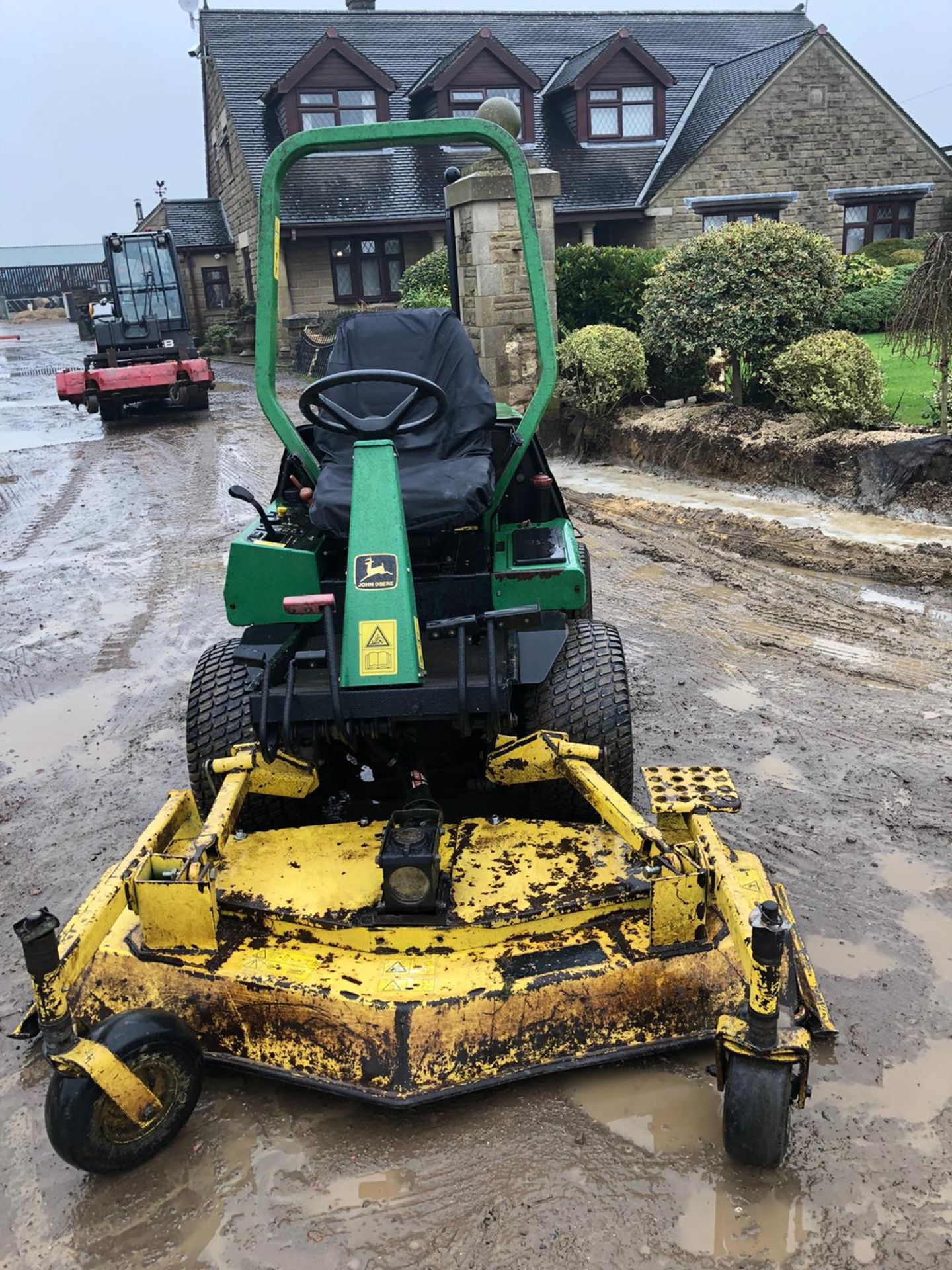 JOHN DEERE F1145 RIDE ON LAWN MOWER 4WD, C/W 2 DECKS ROTARY AND FLAIL, RUNS, WORKS AND CUTS *NO VAT* - Image 2 of 6