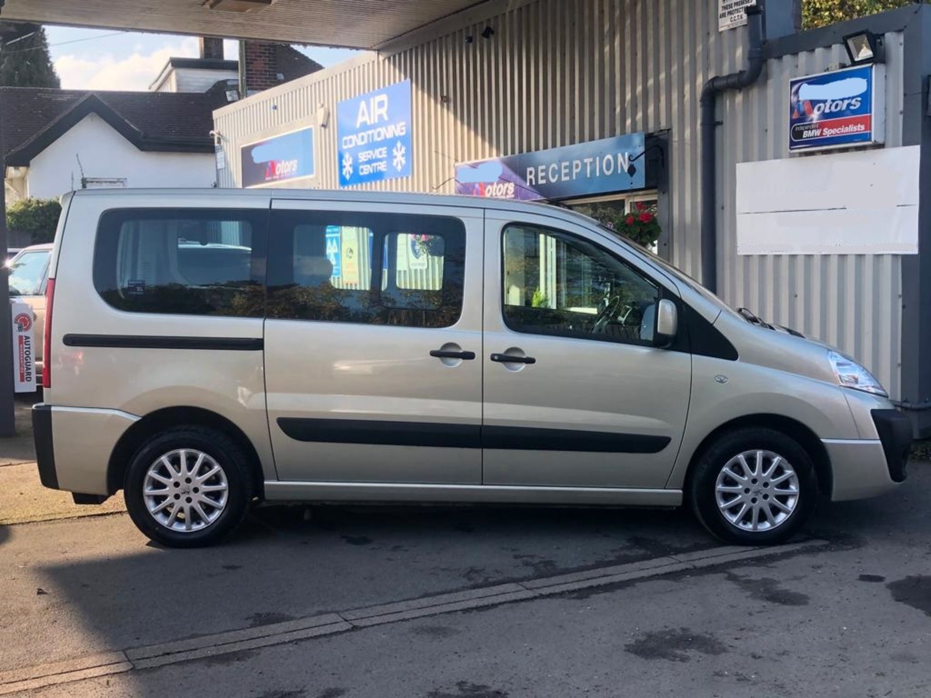 2009/09 REG PEUGEOT EXPERT TEPEE LEISURE 6S 2.0 DIESEL GOLD MPV, SHOWING 2 FORMER KEEPERS *NO VAT* - Image 5 of 13