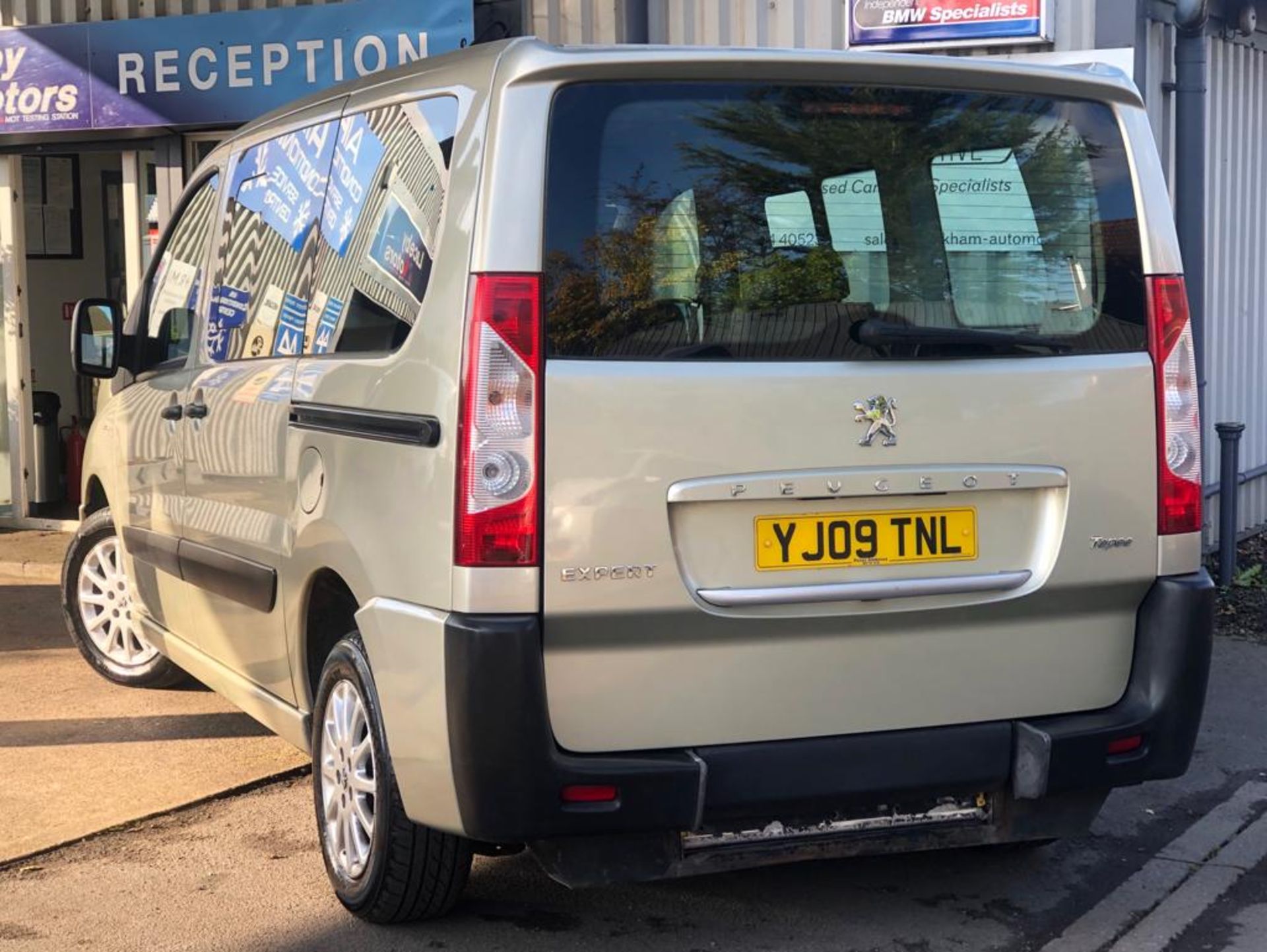 2009/09 REG PEUGEOT EXPERT TEPEE LEISURE 6S 2.0 DIESEL GOLD MPV, SHOWING 2 FORMER KEEPERS *NO VAT* - Image 4 of 13