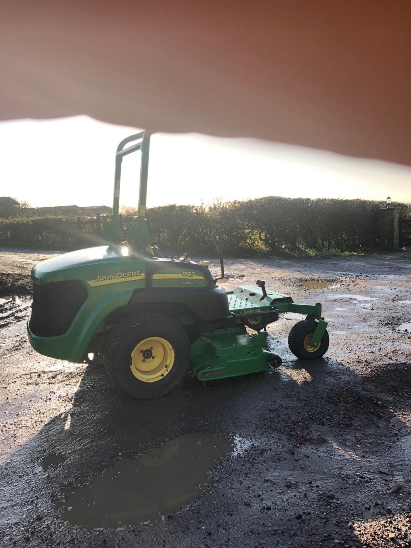 JOHN DEERE ZTRAK 997 ZERO TURN RIDE ON DIESEL LAWN MOWER, LOW HOURS, 5FT CUTTING DECK *NO VAT* - Image 3 of 6