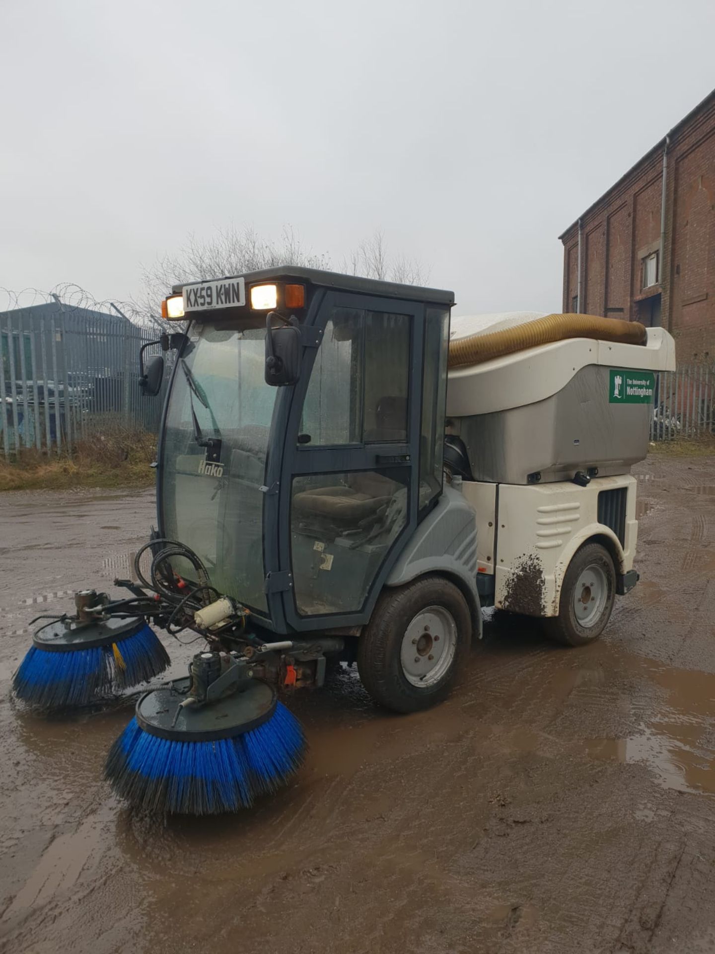 2008/59 REG HAKO CITYMASTER 1200 ROAD SWEEPER, RUNS AND WORKS - EX COUNCIL *NO VAT* - Image 2 of 10