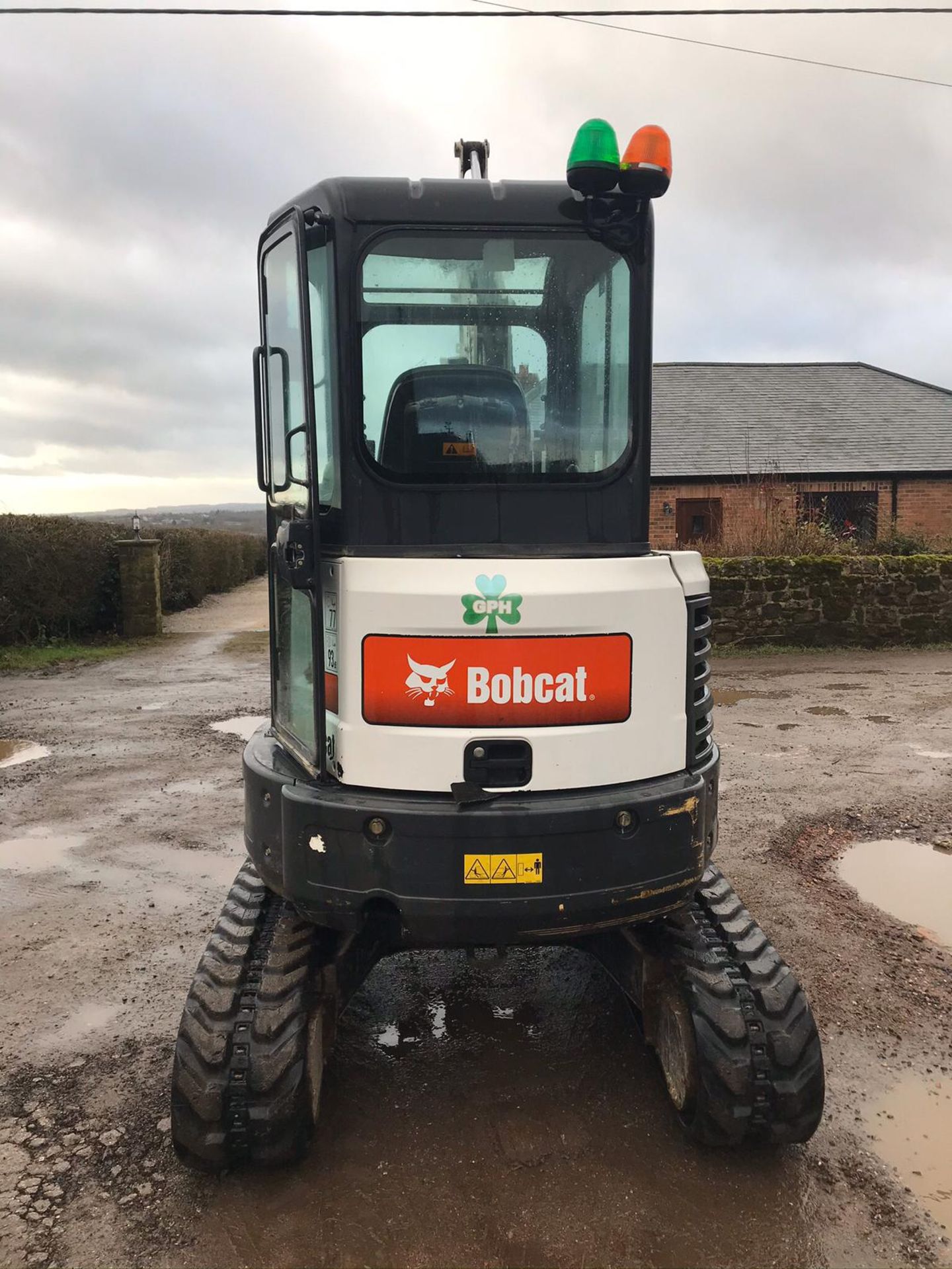 BOBCAT E26 TRACKED CRAWLER EXCAVATOR / MINI DIGGER, YEAR 2014, C/W 3 X BUCKETS, RUNS, WORKS, DIGS - Image 3 of 7