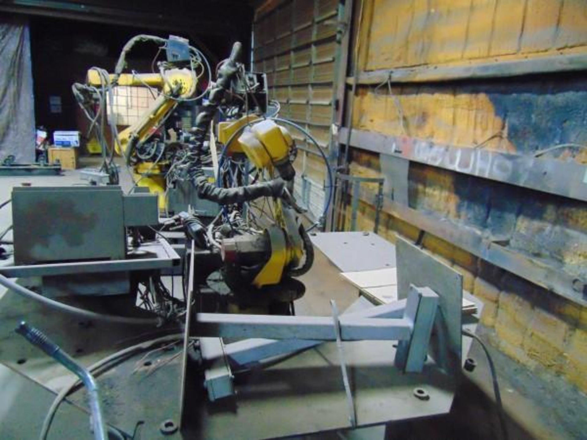 Fanuc Robot Arc Mate 100I w/Fanuc System R-J3, Located in Elk City Ok - Image 4 of 5