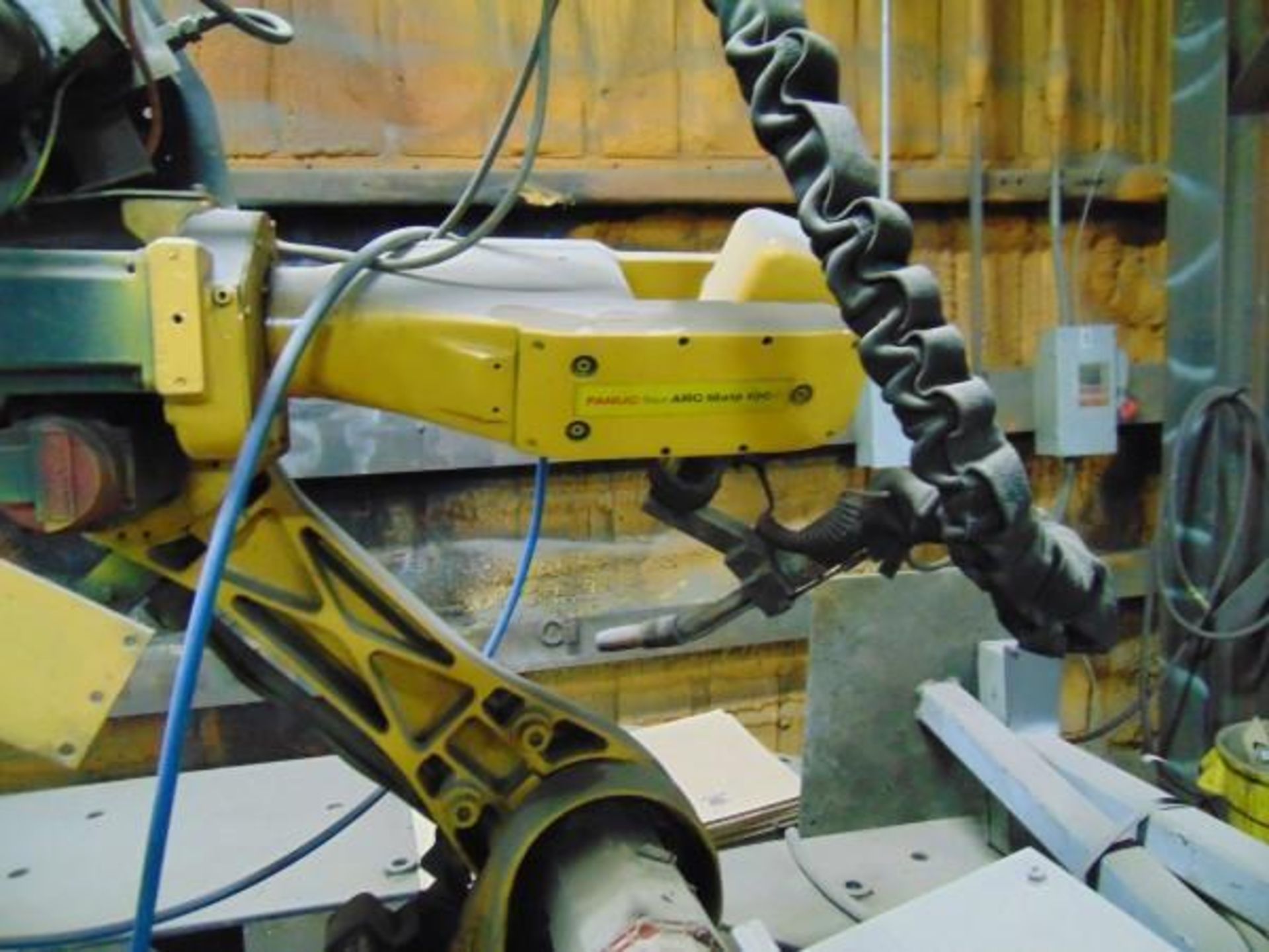 Fanuc Robot Arc Mate 100I w/Fanuc System R-J3, Located in Elk City Ok - Image 2 of 5