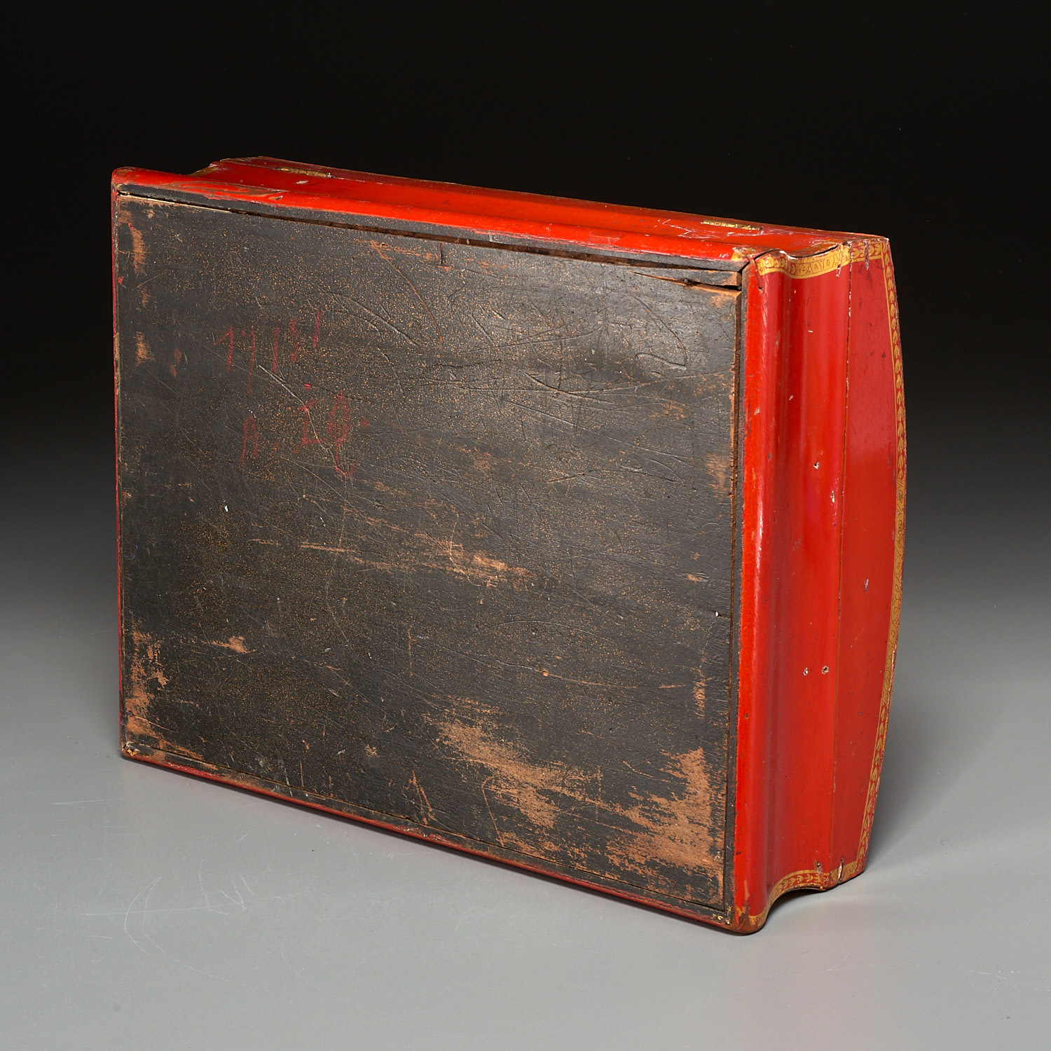 Louis XV red lacquered and gilt document box - Image 8 of 9