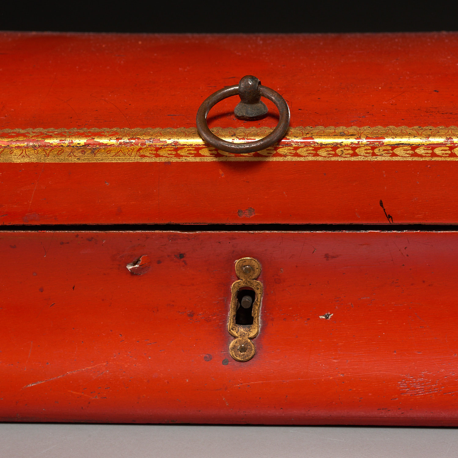 Louis XV red lacquered and gilt document box - Image 3 of 9