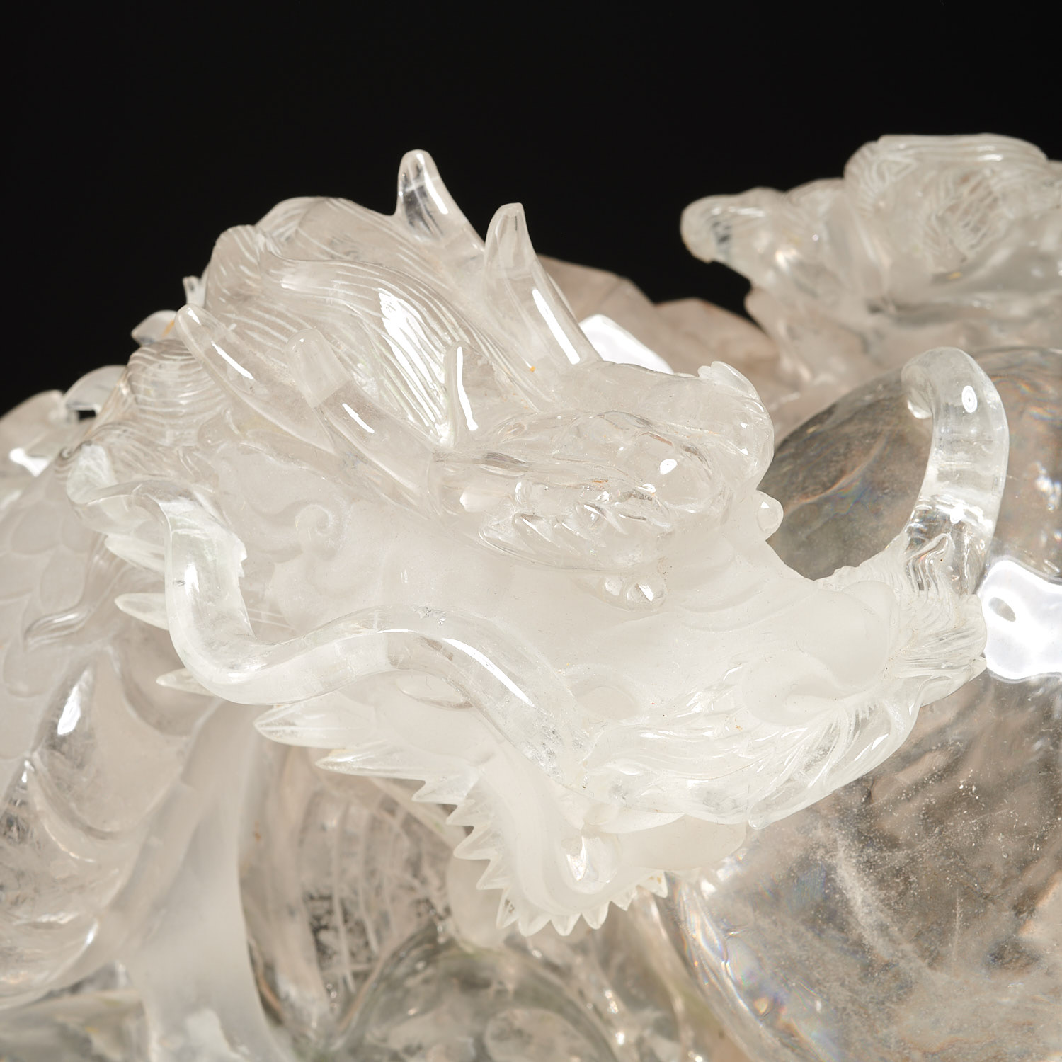 Large Chinese carved quartz dragon on stand - Image 2 of 9