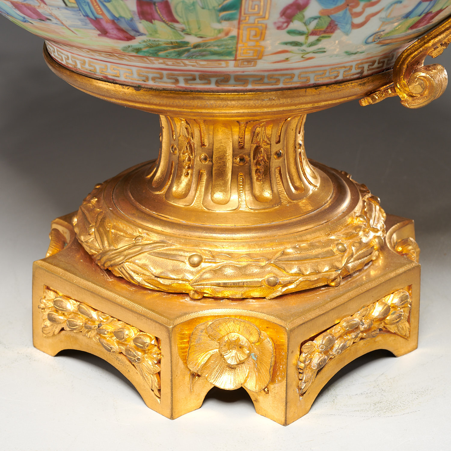 Chinese gilt bronze mounted rose mandarin bowl - Image 6 of 9