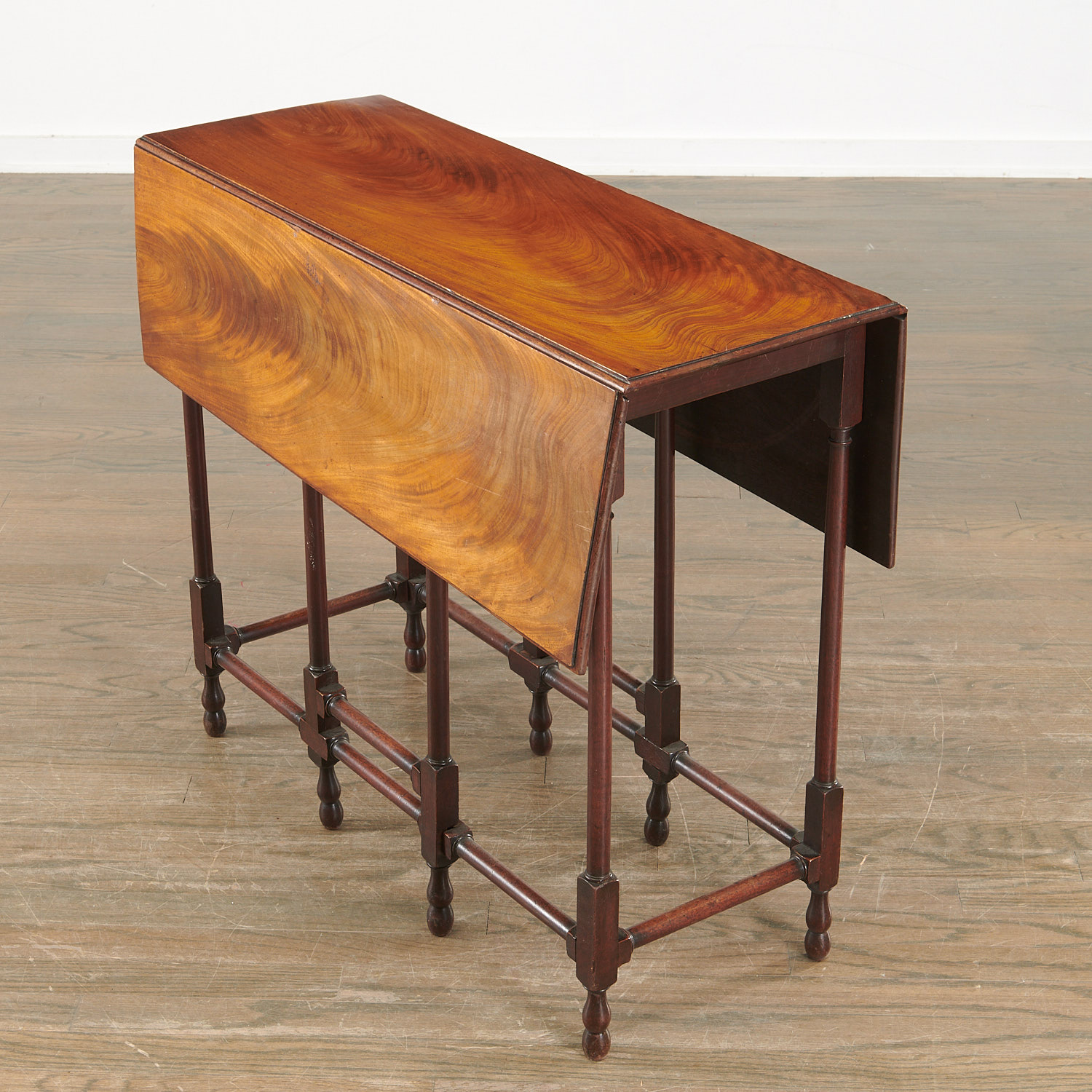 Nice George III spider gateleg table