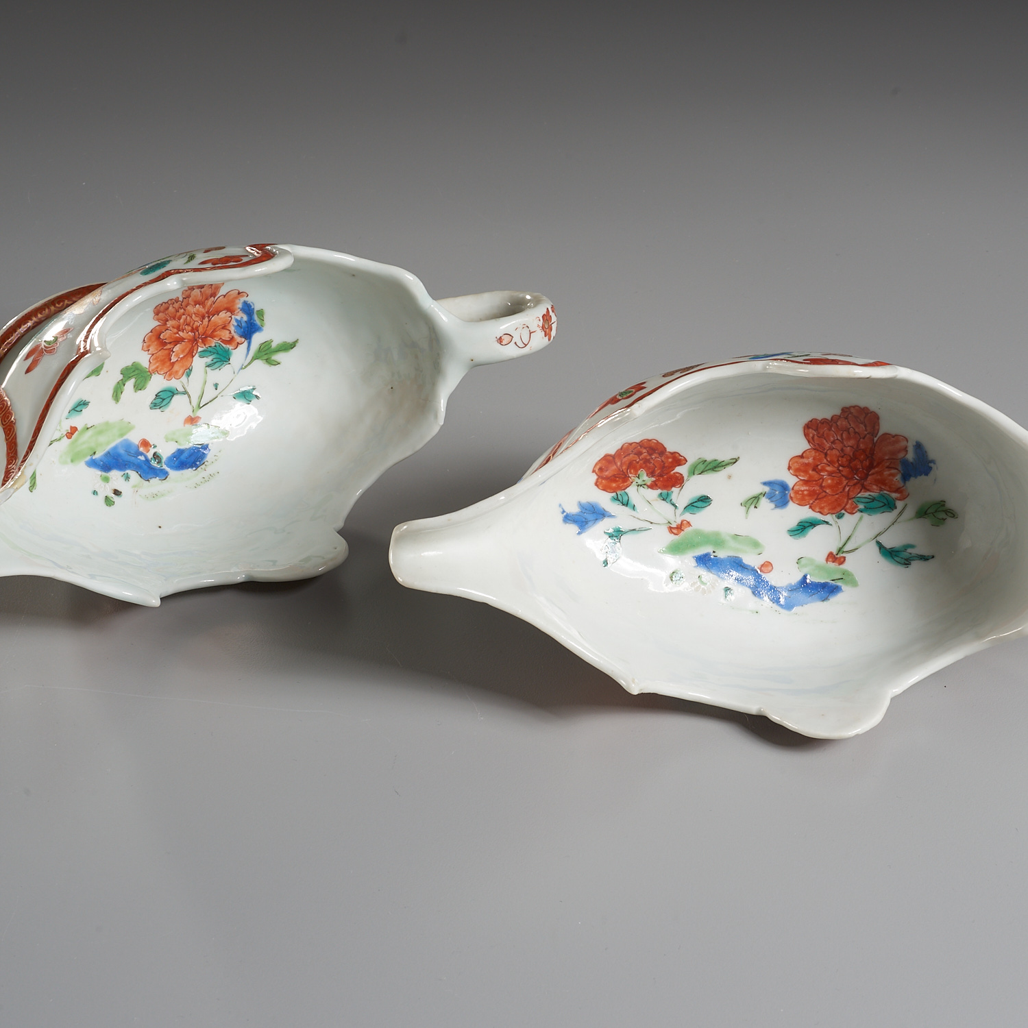 Pair Chinese Export porcelain sauceboats - Image 3 of 7