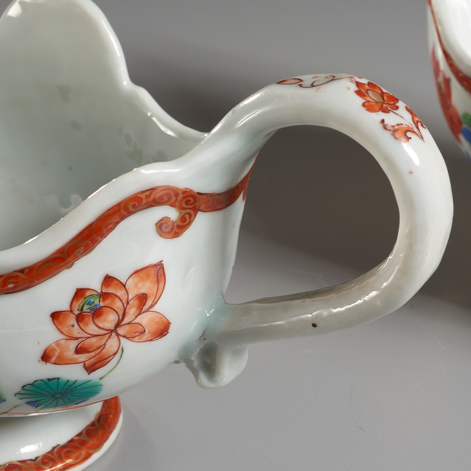 Pair Chinese Export porcelain sauceboats - Image 4 of 7