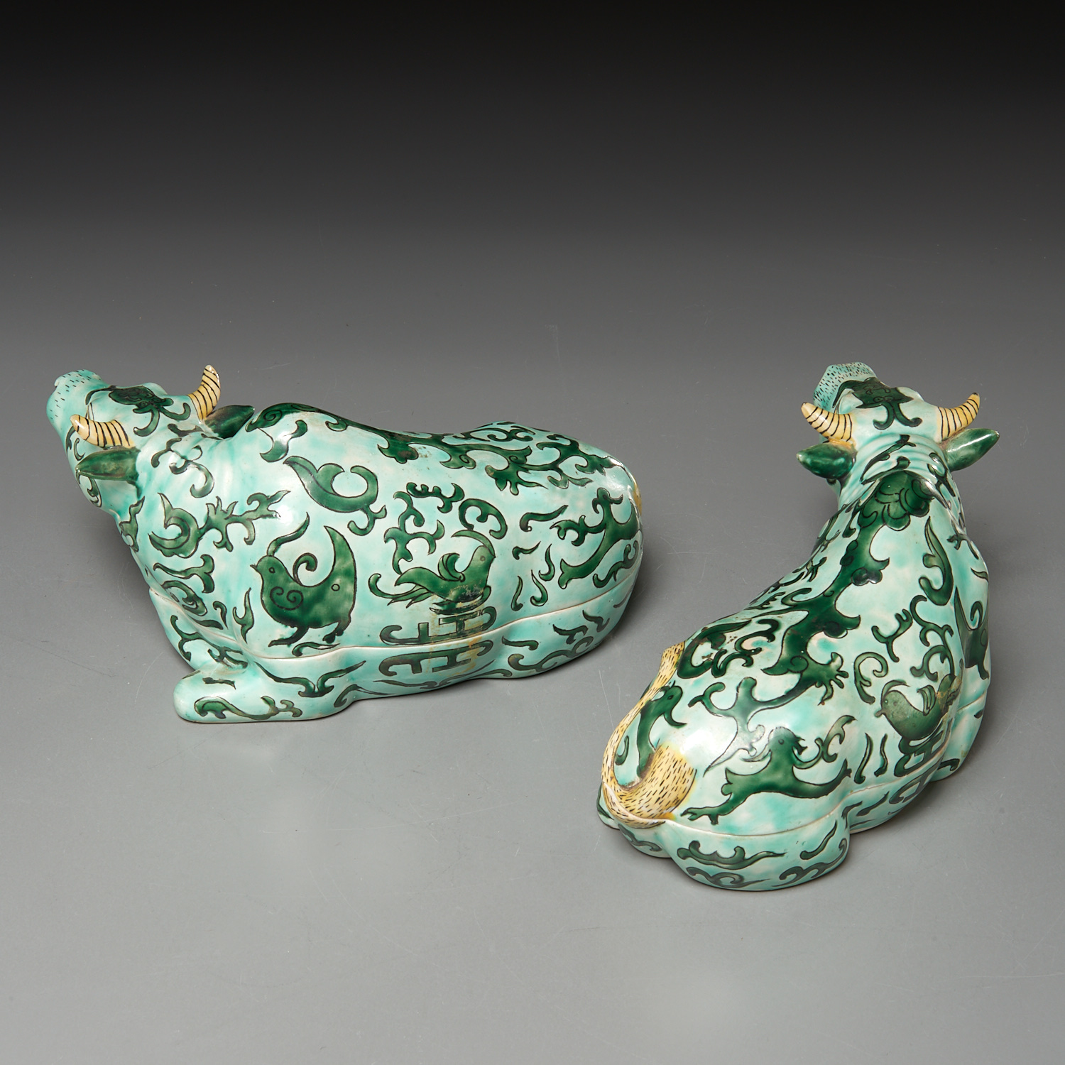Pair Chinese Export famille verte buffalo boxes - Image 4 of 7