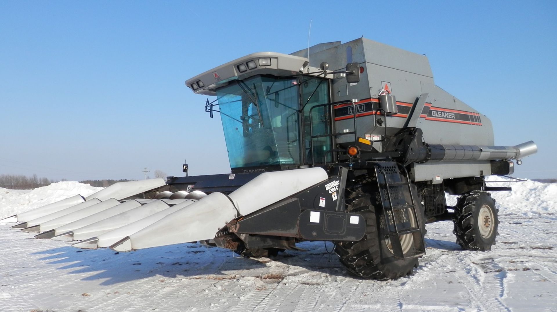 GLEANER R62 COMBINE PACKAGE