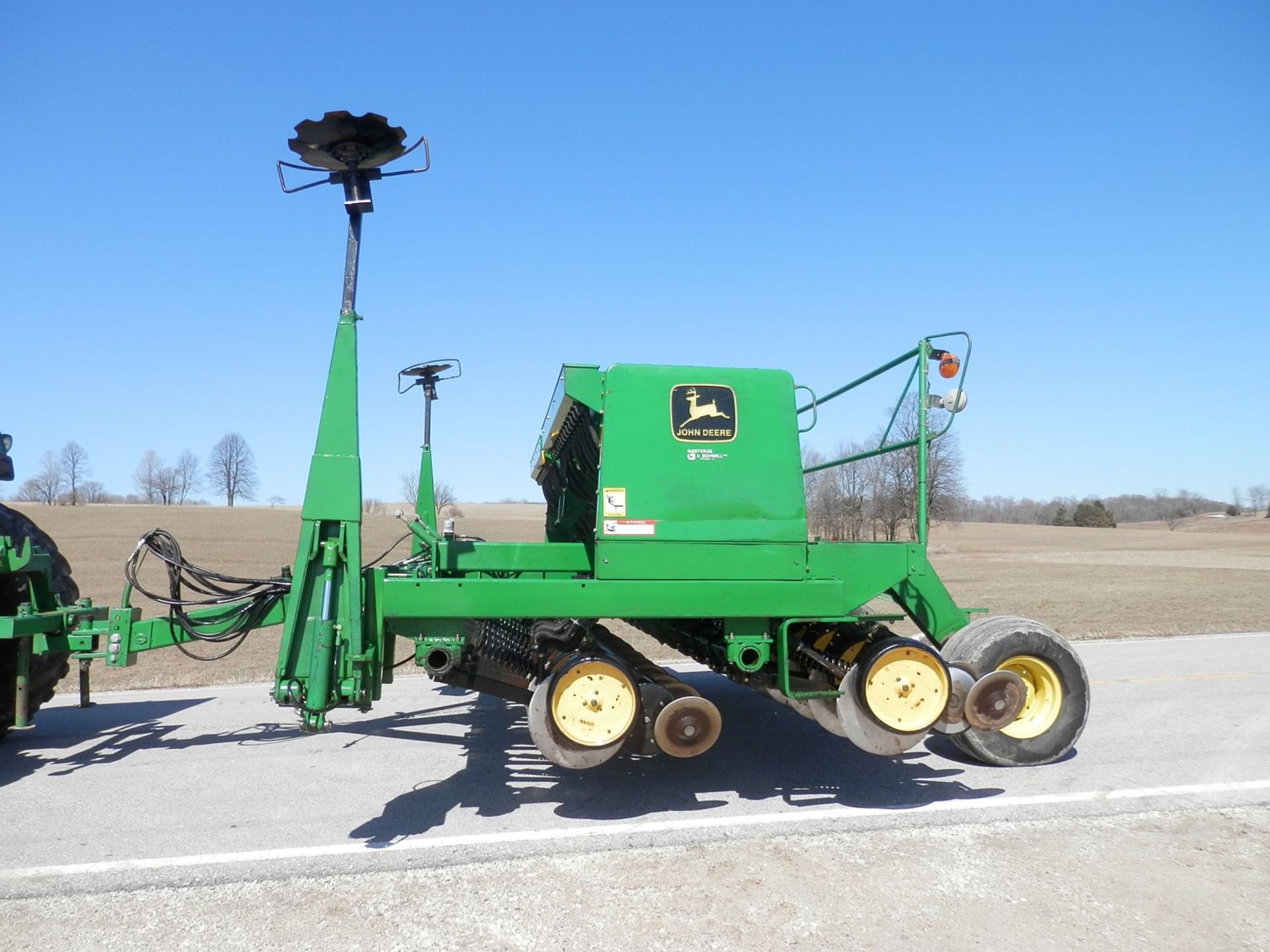 JOHN DEERE 750 NO TILL DRILL - Image 3 of 7