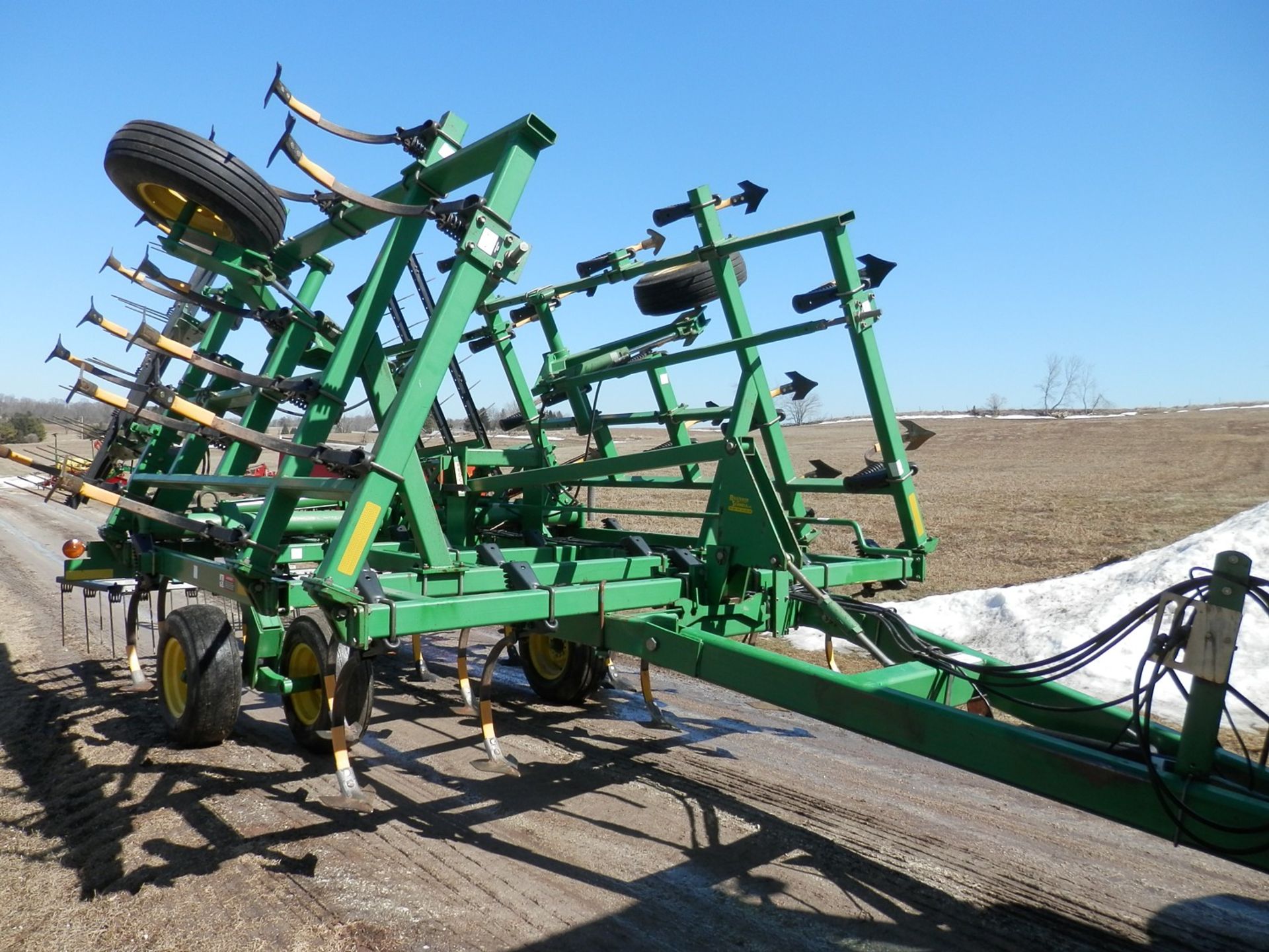 JOHN DEERE 980 FIELD CULTIVATOR - Image 6 of 6