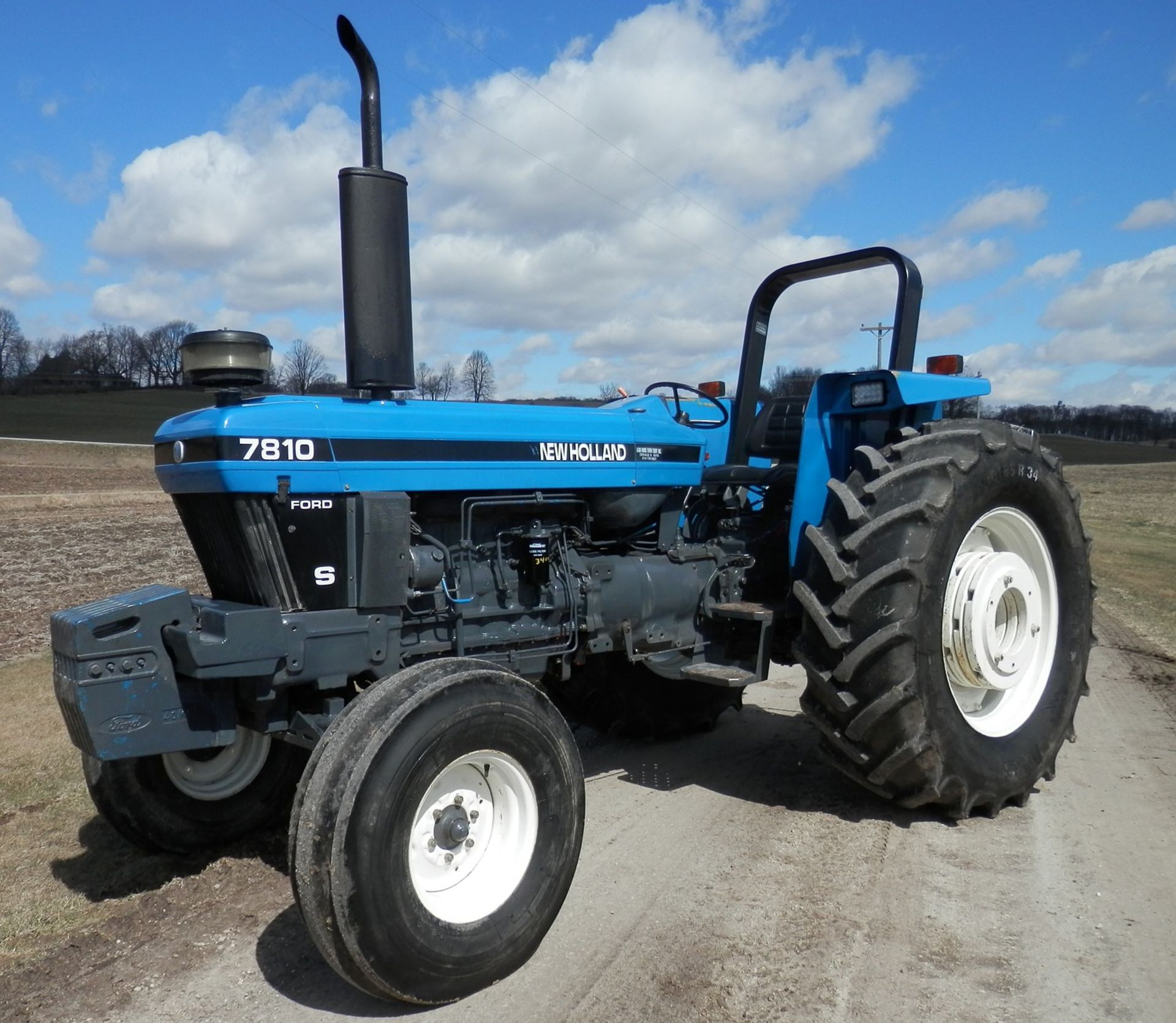 NEW HOLLAND 7810S TRACTOR