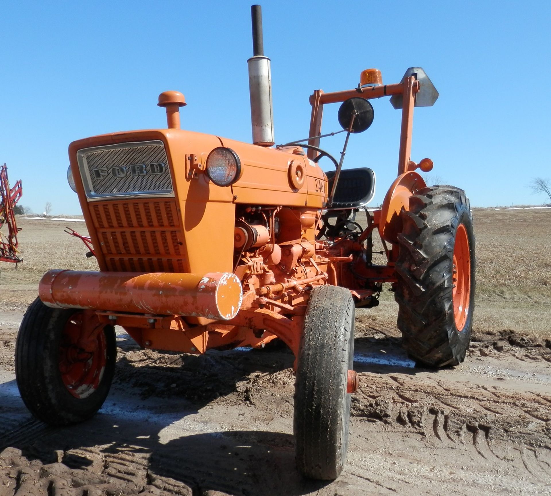 FORD 4023C IND. TRACTOR - Image 7 of 9