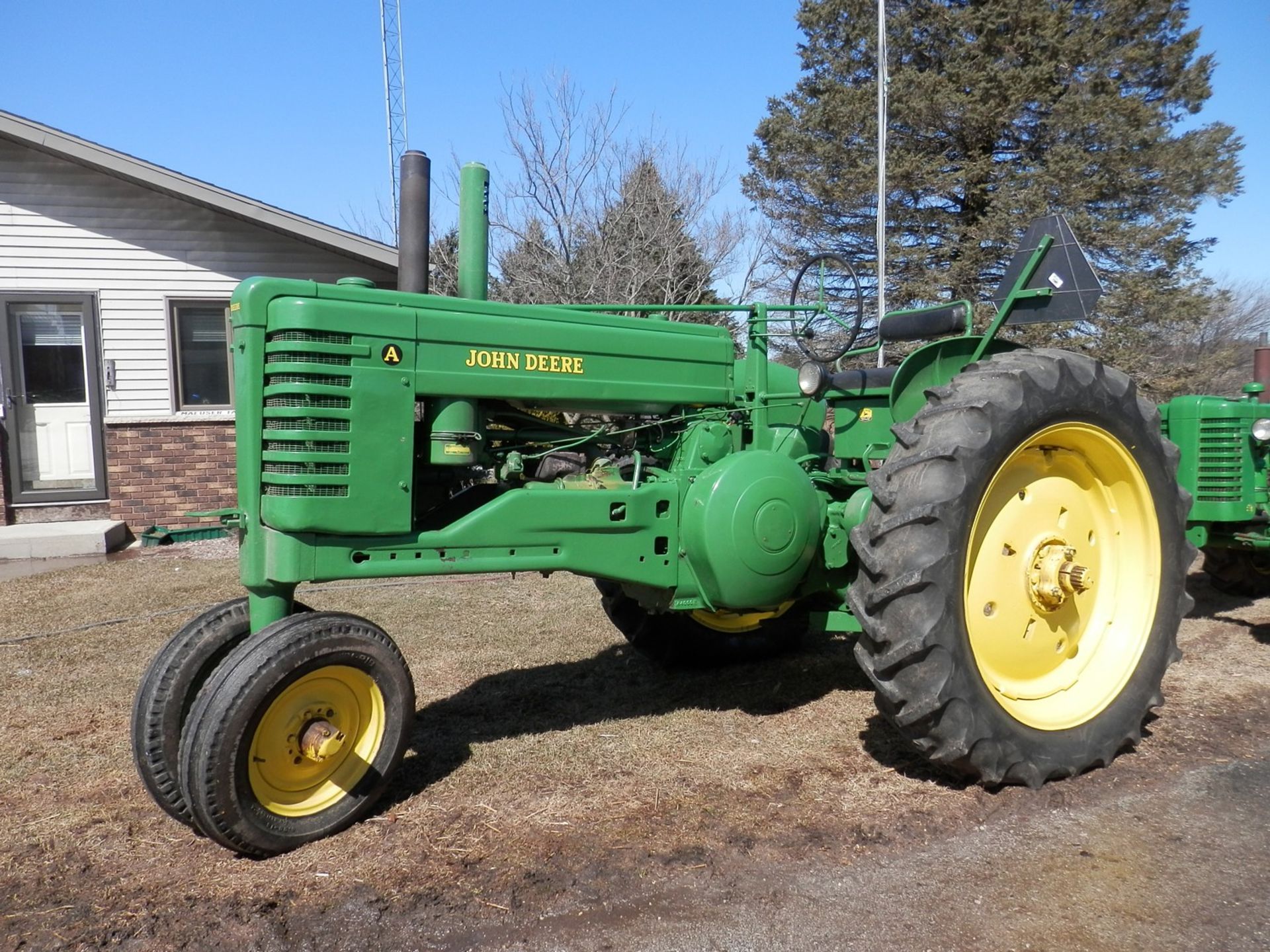 JOHN DEERE A - Image 2 of 4