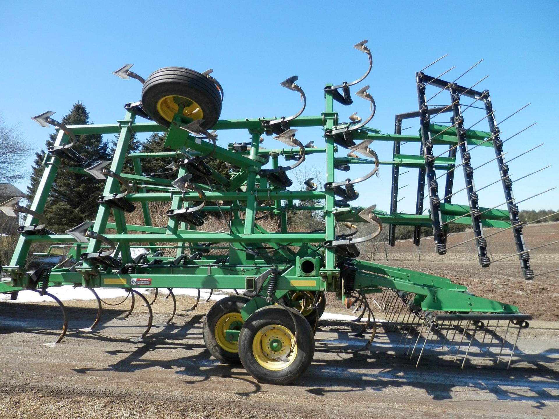 JOHN DEERE 980 FIELD CULTIVATOR - Image 3 of 6