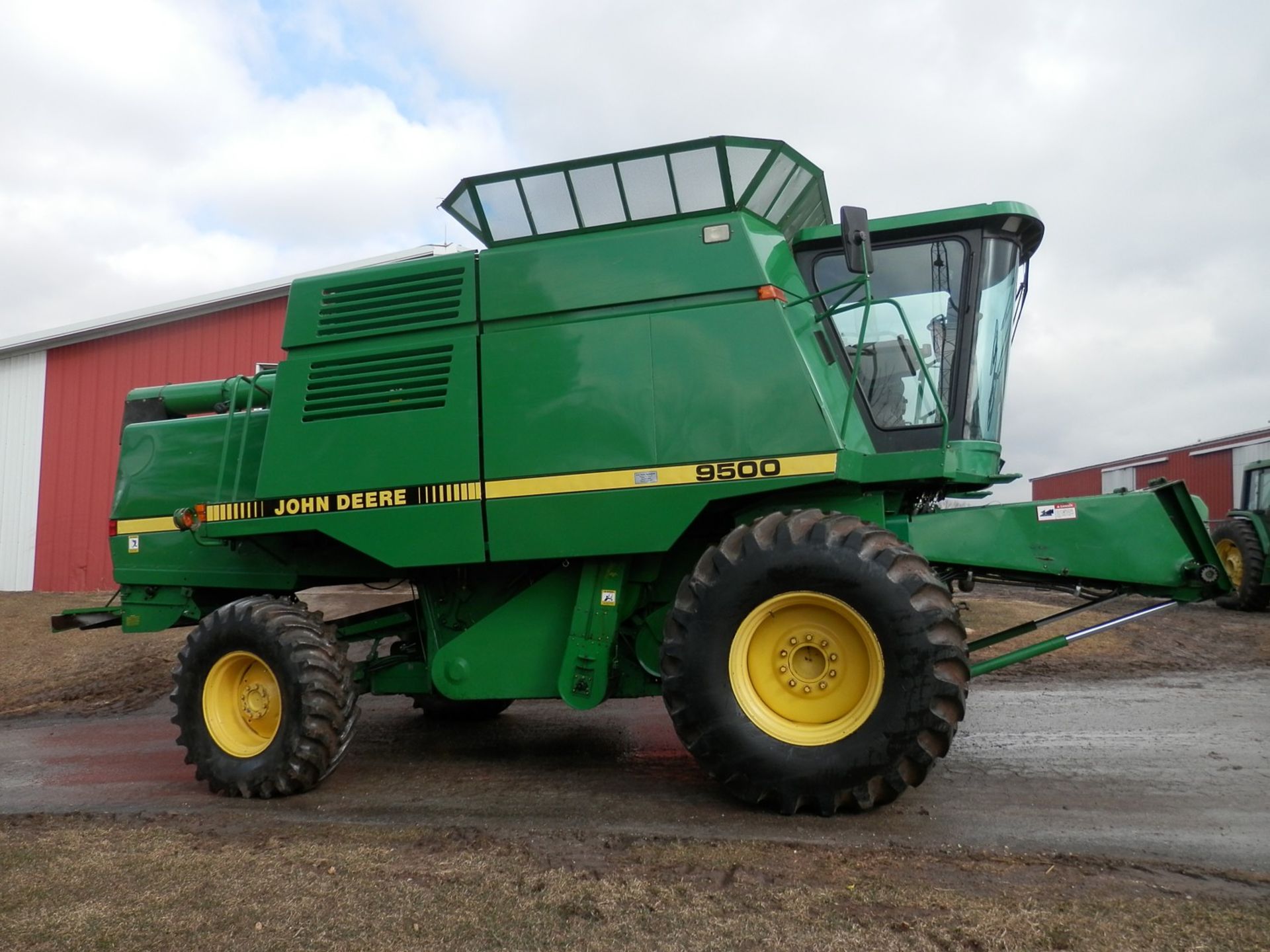 JOHN DEERE 9500 COMBINE - Image 3 of 10