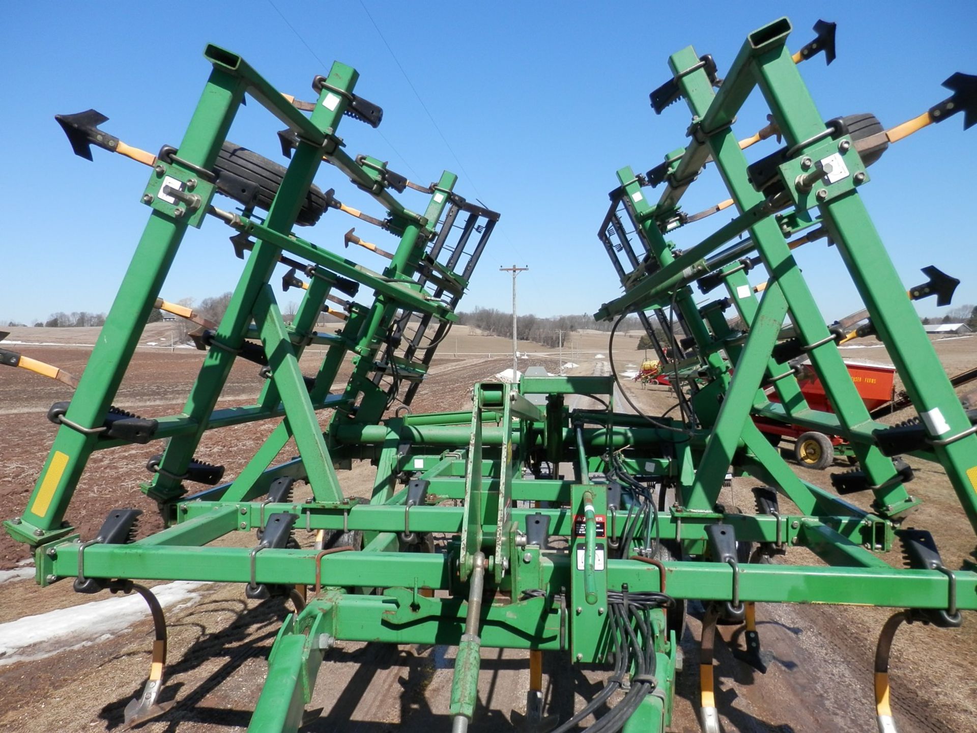 JOHN DEERE 980 FIELD CULTIVATOR - Image 5 of 6