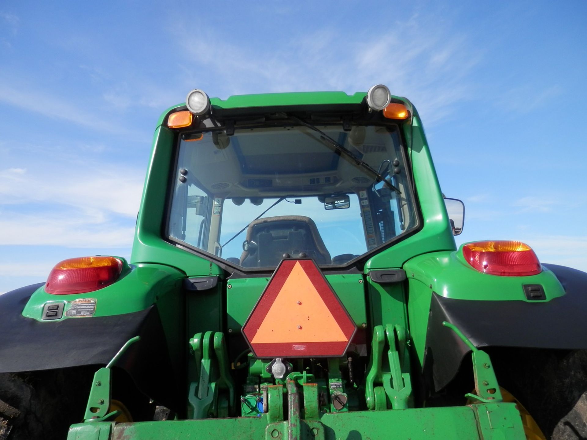 JOHN DEERE 7330 PREMIUM MFWD TRACTOR W/JD 741 LOADER - Image 6 of 8